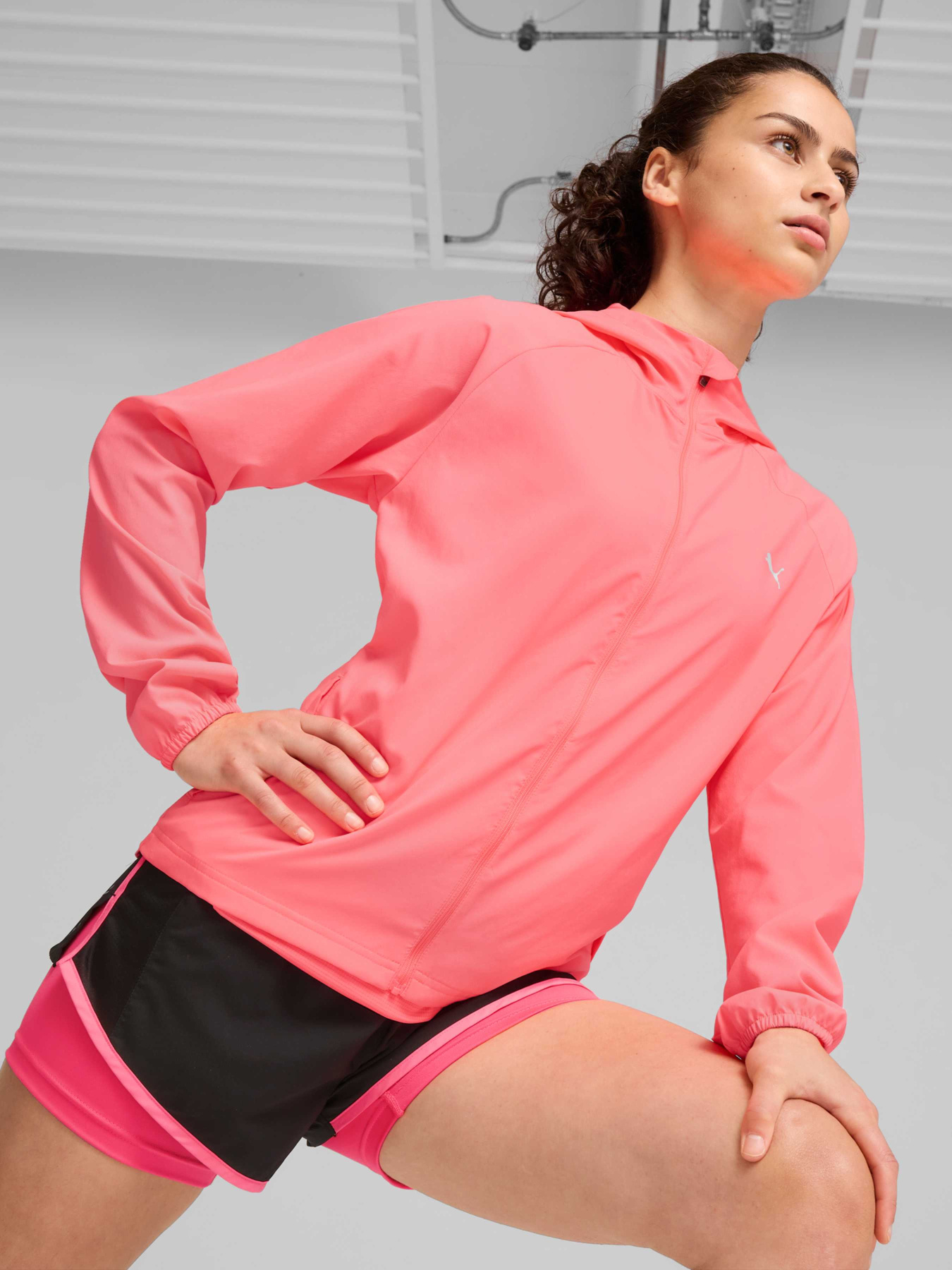 Вітровка PUMA Run Fav Hood Woven Jacket W модель 523172 Фото