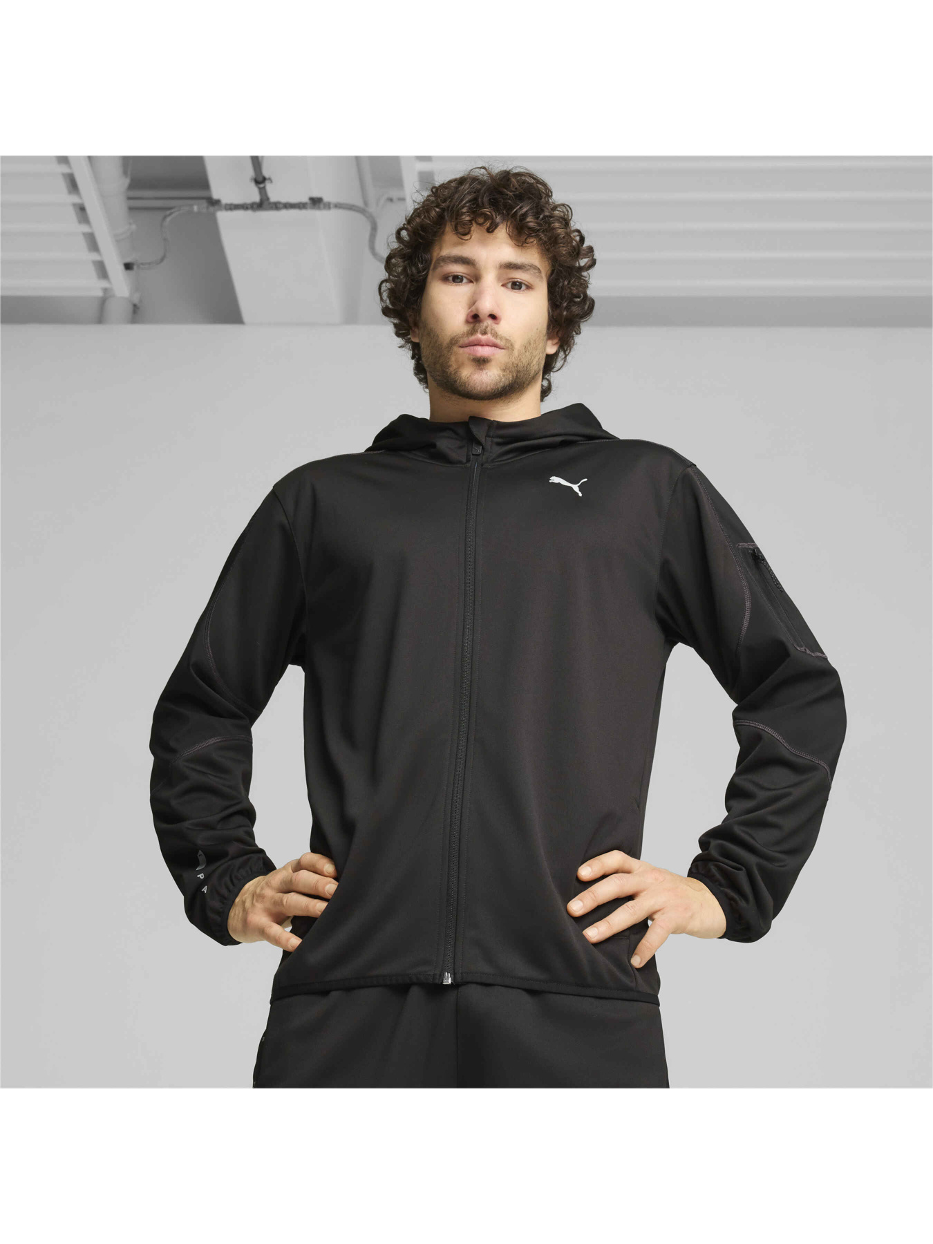 Демисезонная куртка PUMA M Flex Panelled Jacket модель 525709 Фото