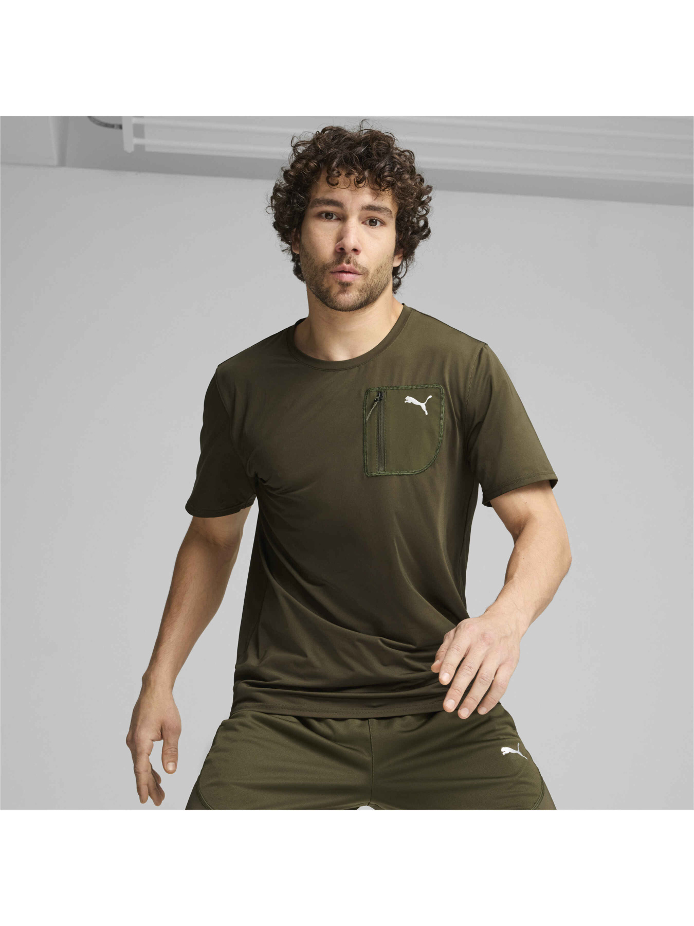 Спортивна футболка PUMA Poly Cargo Tee модель 525665 Спортивна футболка PUMA Poly Cargo Tee модель 525665 Фото