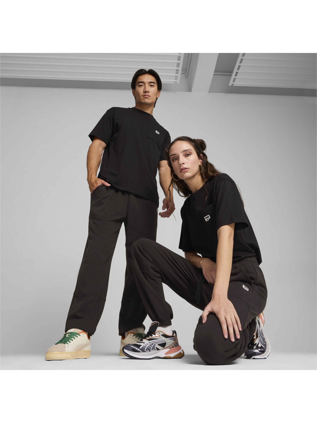 Штани спортивні PUMA Downtown Relaxed Sweatpants модель 626761 Фото