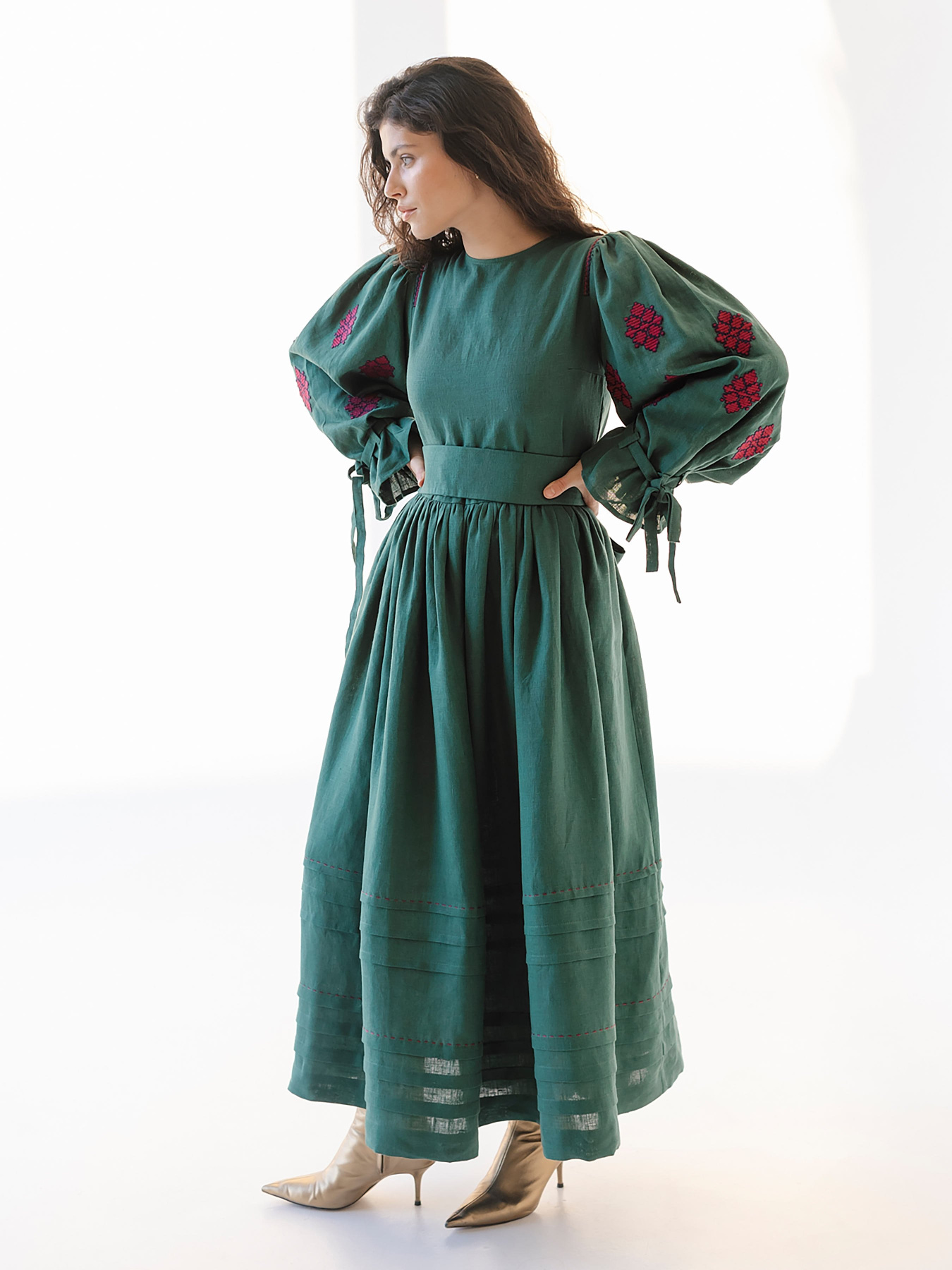 Вишита сукня Embroidered Gem модель 524110 Фото