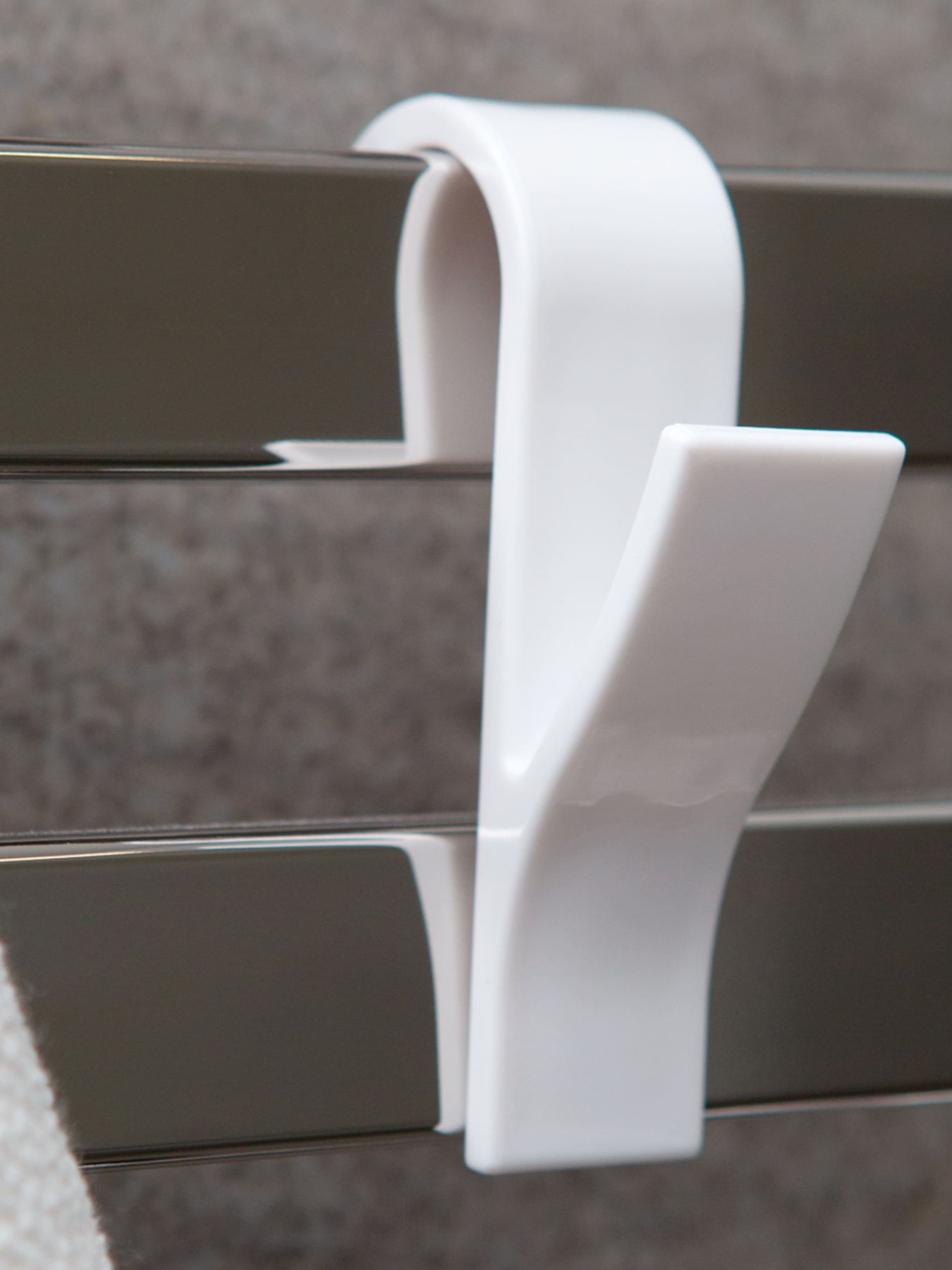 Крючок для полотенцесушителя пластиковый белый MBM MY HOME модель HP-100 WHITE Фото