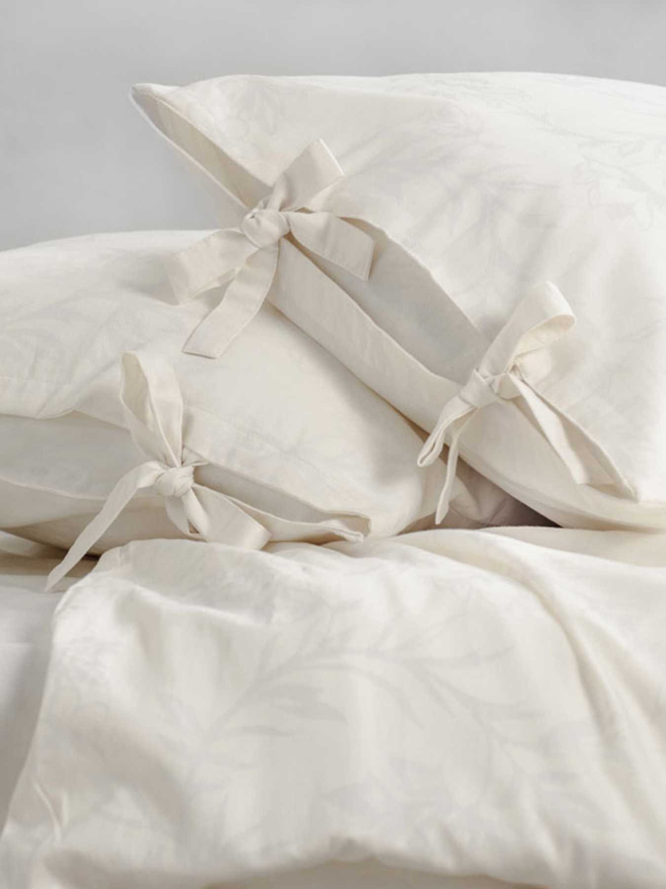 Комплект постільної білизни Crema на завʼязках з натурального сатину OWLED Модель SB1-1001-CRZ Фото