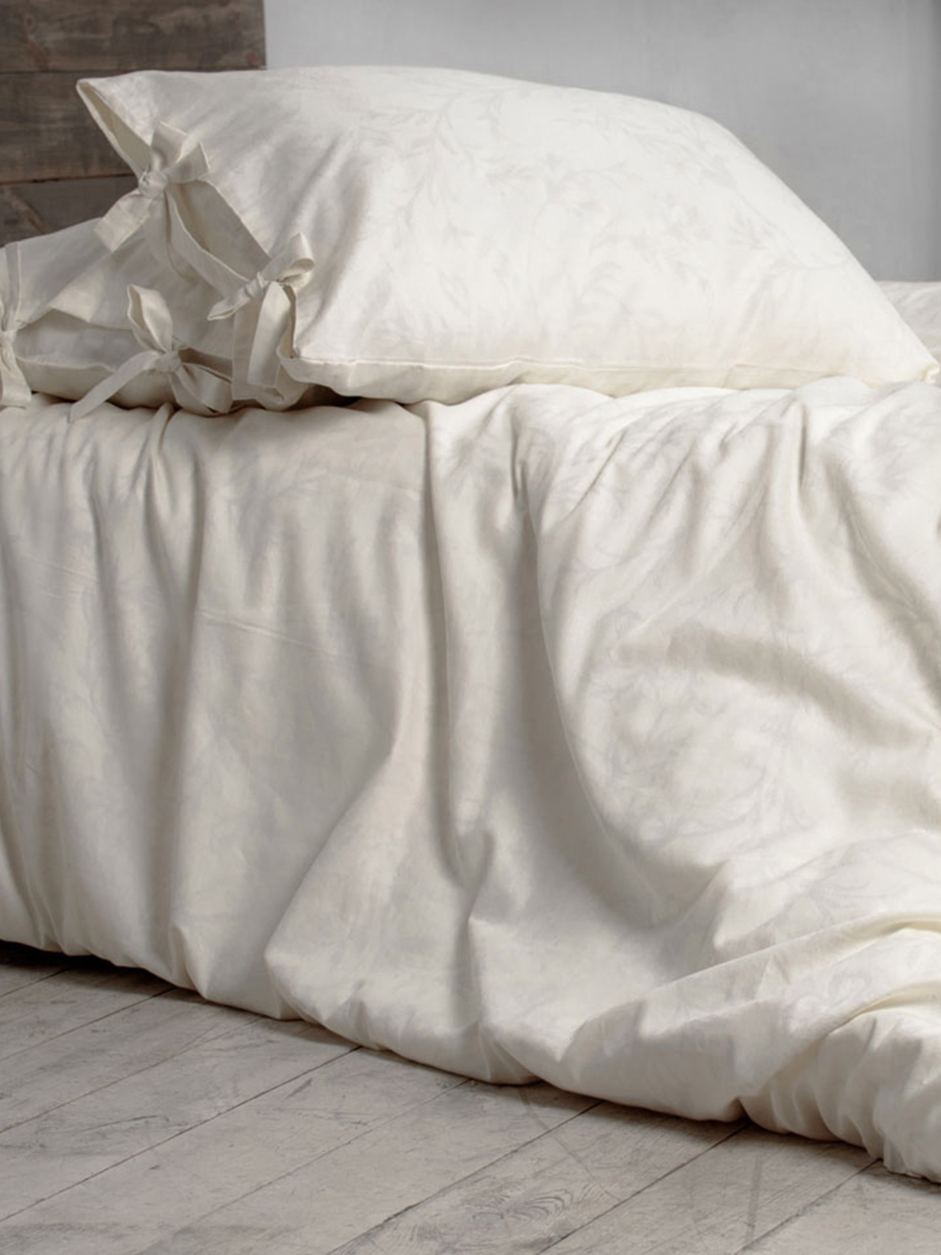 Комплект постільної білизни Crema на завʼязках з натурального сатину OWLED Модель SB1-1001-CRZ Фото