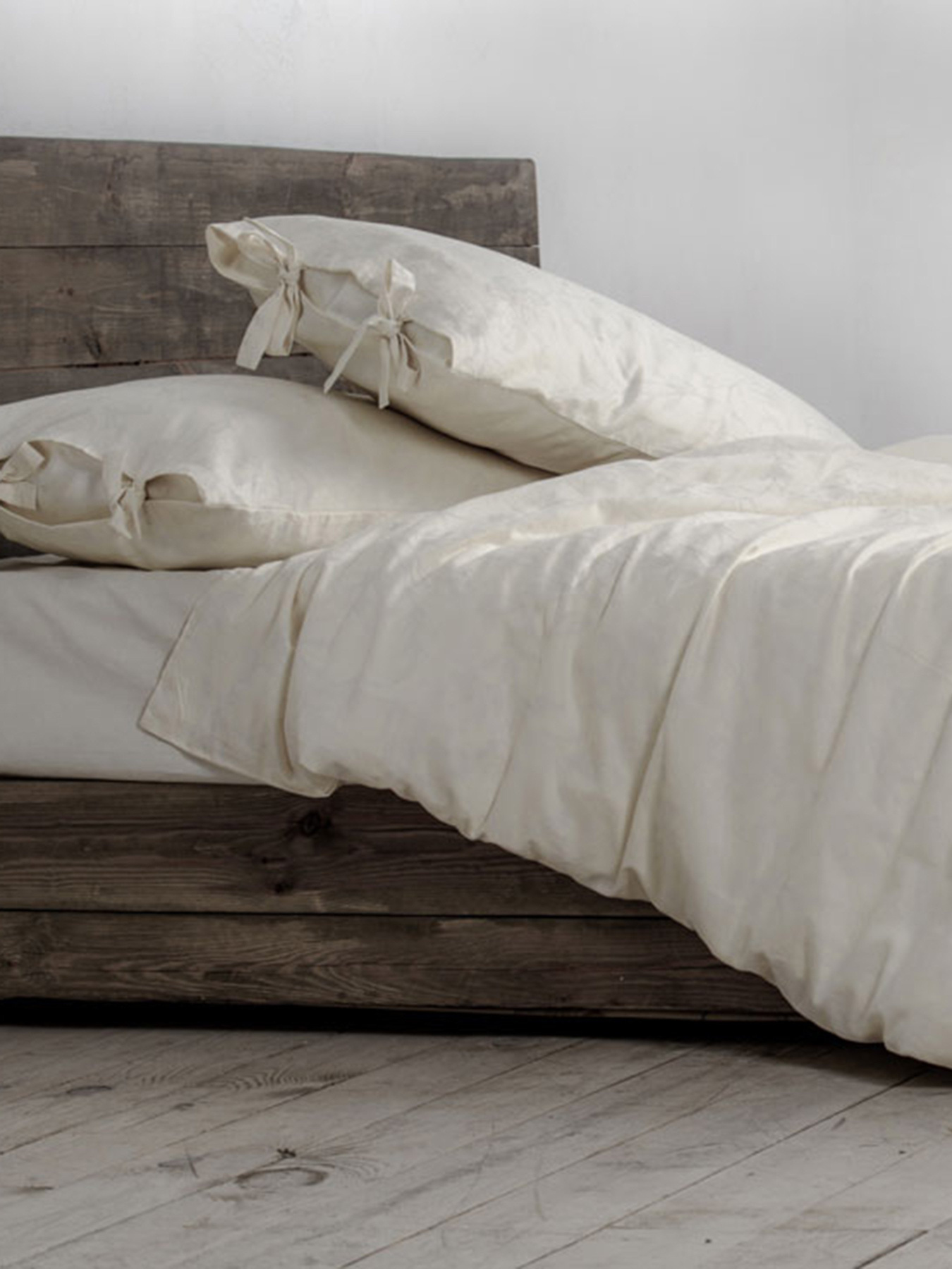 Комплект постельного белья Crema на завязках с натурального сатина OWLED модель SB1-1001-CRZ Фото