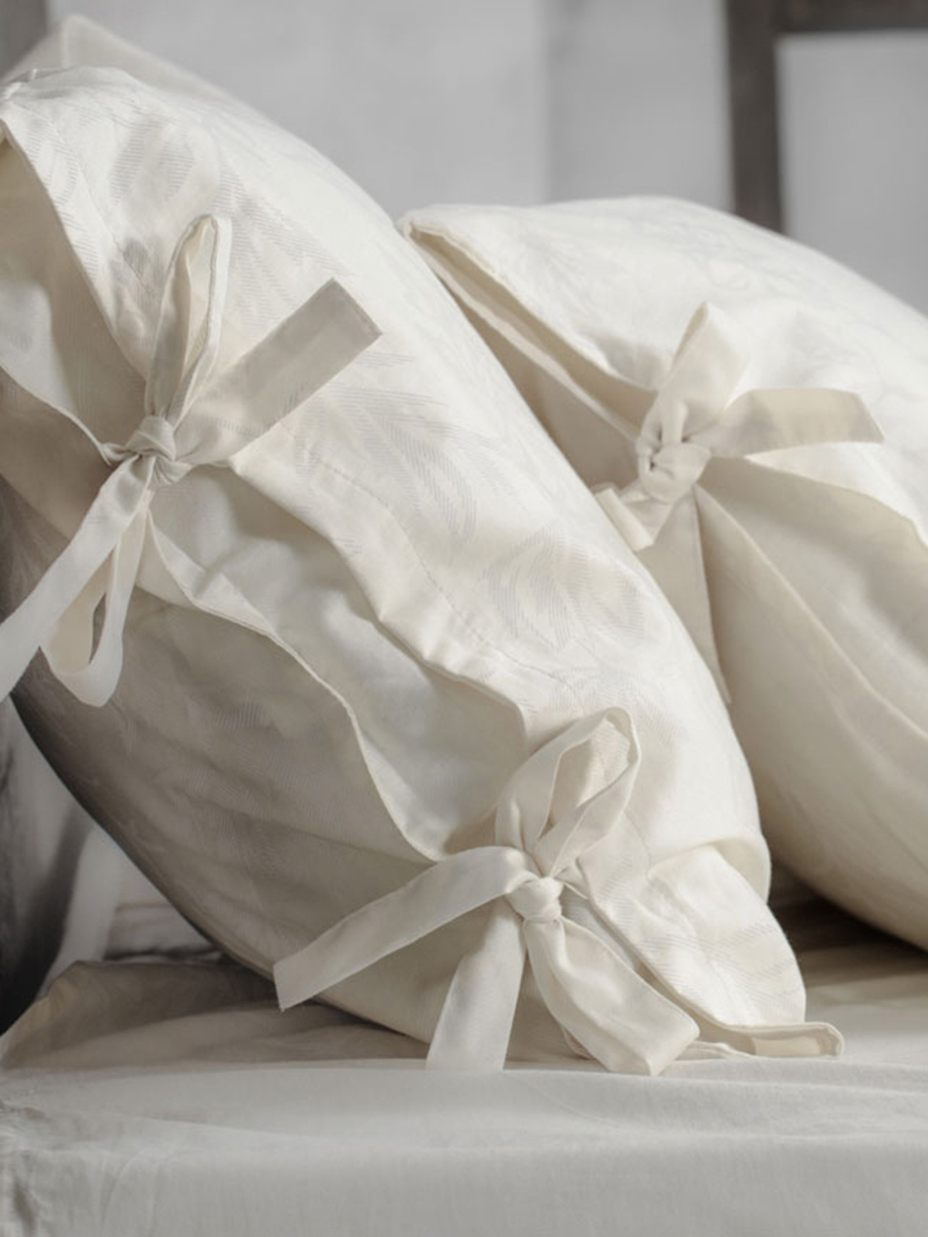 Комплект постельного белья Crema на завязках с натурального сатина OWLED модель SB1-1001-CRZ Фото