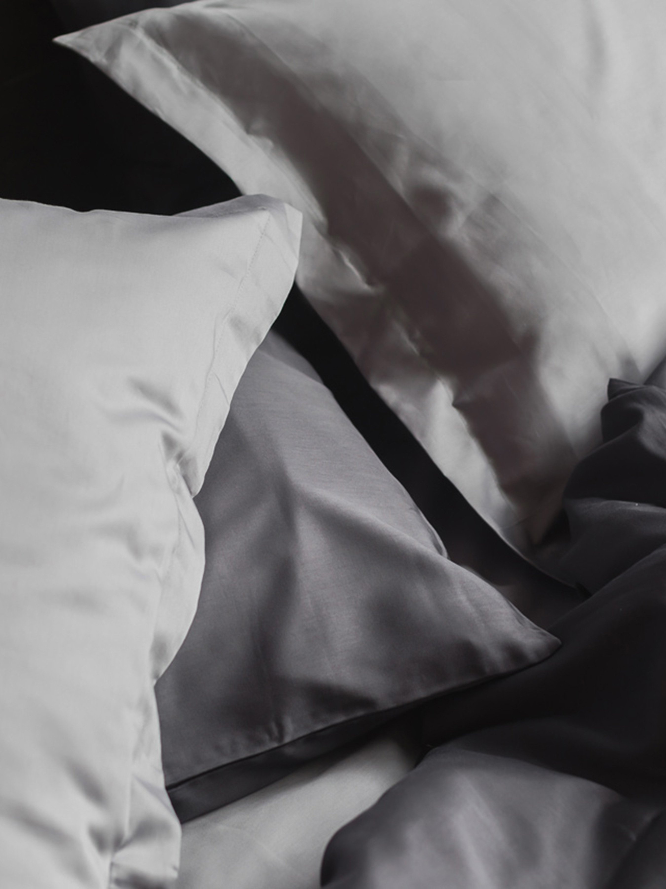 Комплект постільної білизни Gray and Grey з натурального сатину OWLED модель SB1-1001-GG Комплект постільної білизни Gray and Grey з натурального сатину OWLED модель SB1-1001-GG Фото