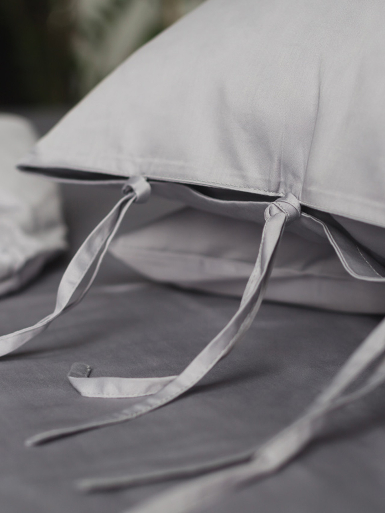 Комплект постільної білизни Grey Smoke на завʼязках з натурального сатину OWLED Модель SB1-1001-GSZ Фото