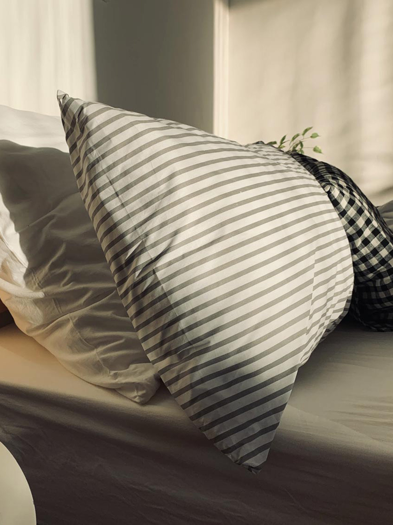 Комплект постельного белья Grey Strip с натурального хлопка ранфорс OWLED модель RB5-5005-GS Комплект постельного белья Grey Strip с натурального хлопка ранфорс OWLED модель RB5-5005-GS Фото