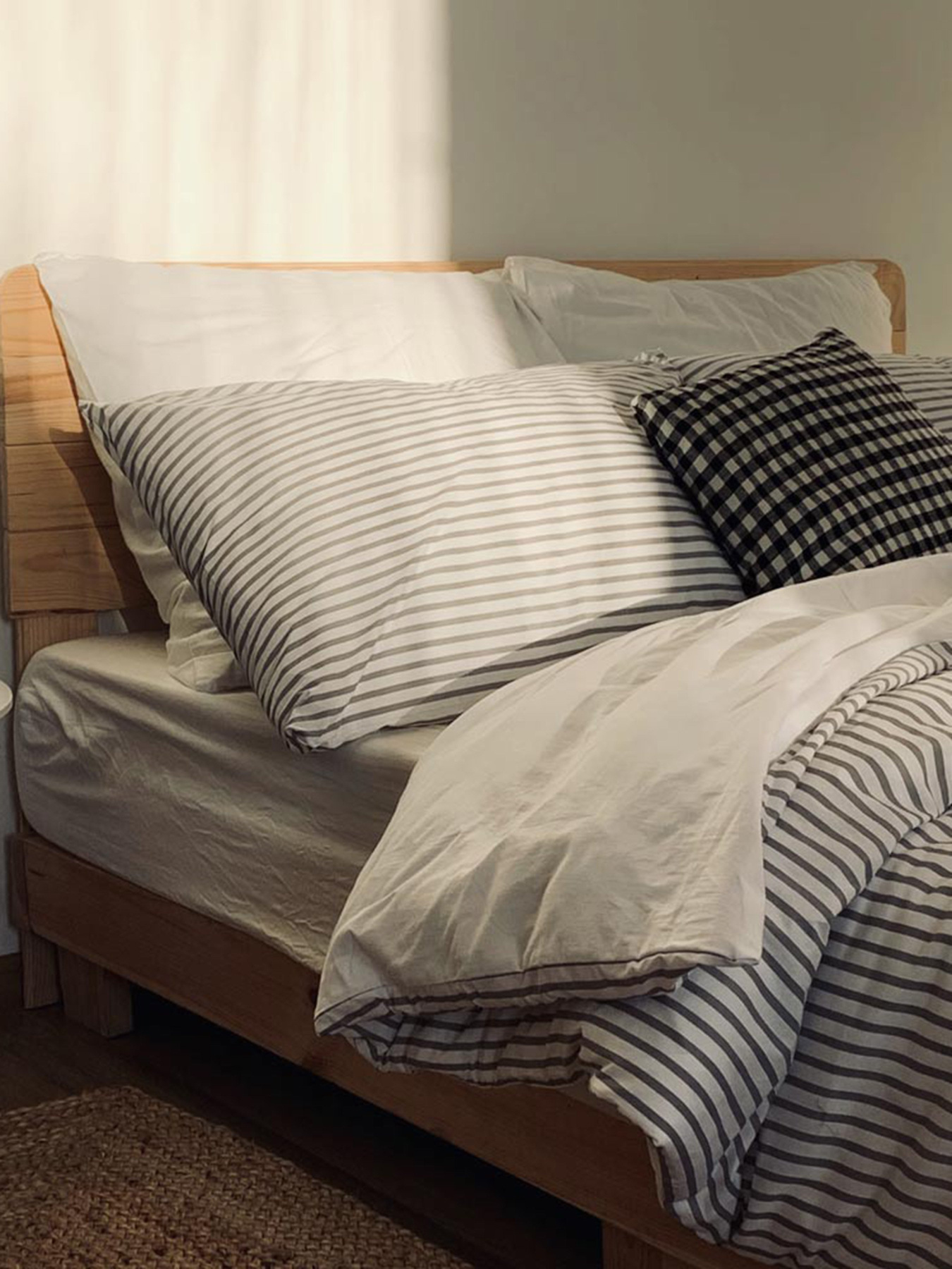 Комплект постельного белья Grey Strip с натурального хлопка ранфорс OWLED модель RB5-5005-GS Комплект постельного белья Grey Strip с натурального хлопка ранфорс OWLED модель RB5-5005-GS Фото