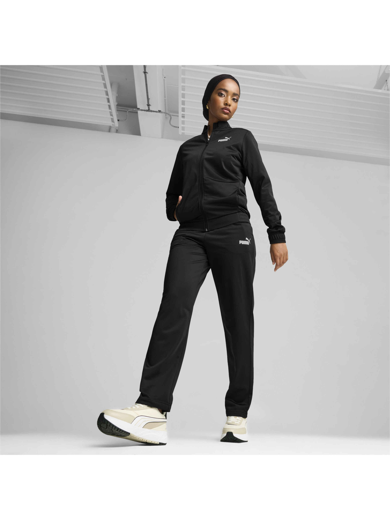 Спортивный костюм PUMA Poly Suit модель 683119 Фото