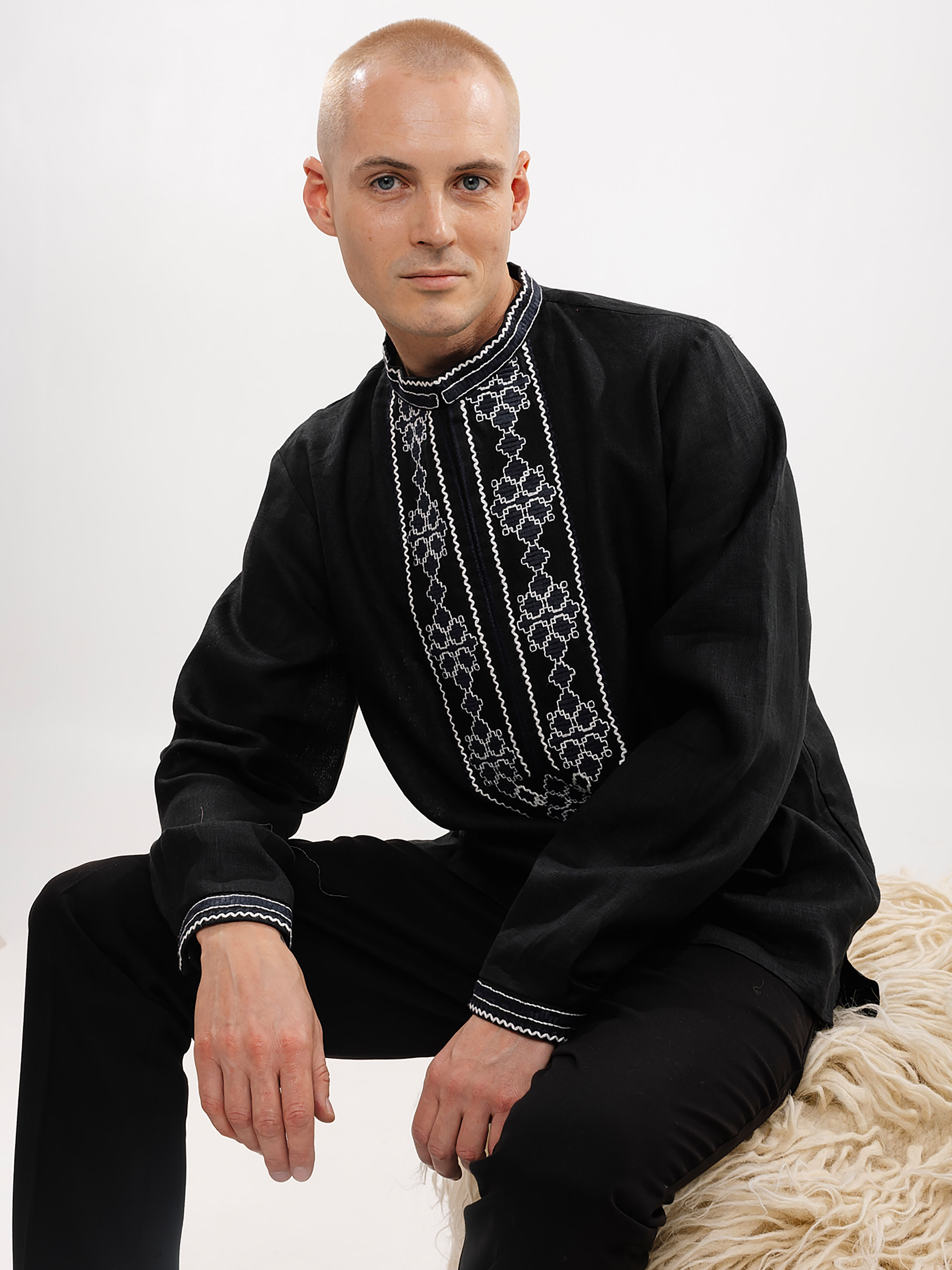 Лляна Чоловіча Вишита сорочка Embroidered Gem  (mp444141) колір чорний