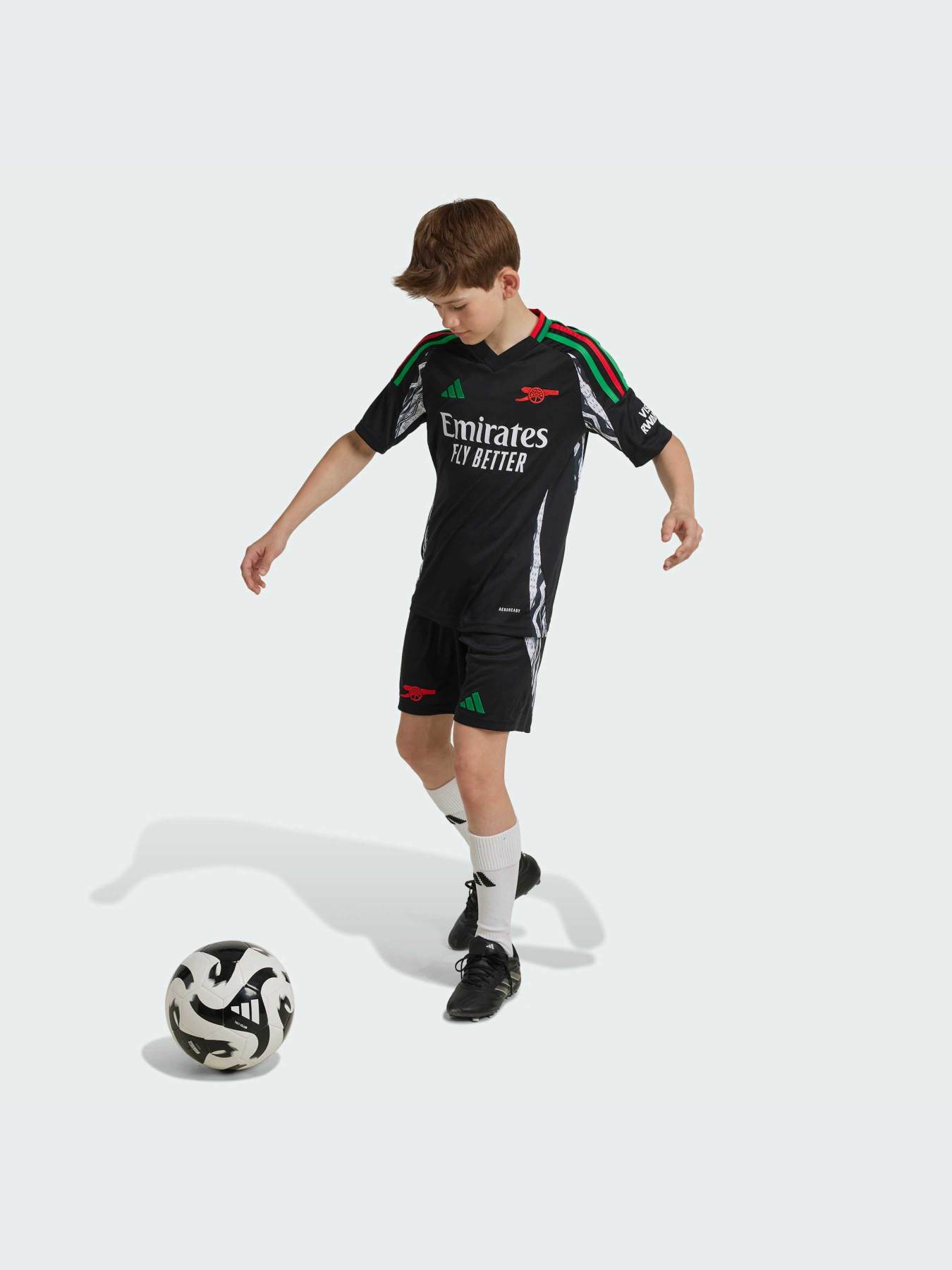 Спортивні шорти Adidas модель IS8123 Спортивні шорти Adidas модель IS8123 Фото