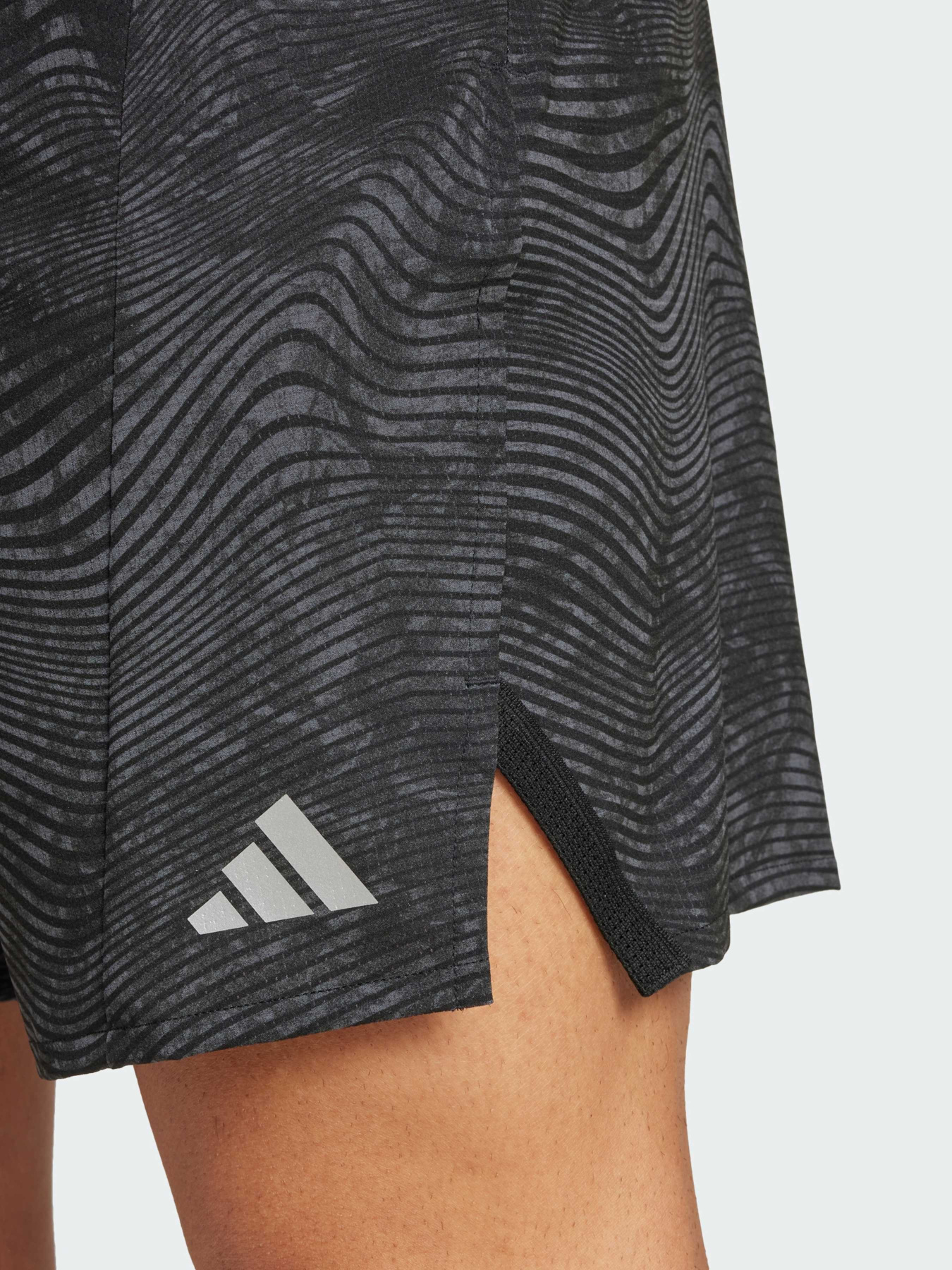 Шорти спортивні Adidas модель IV6117 Фото