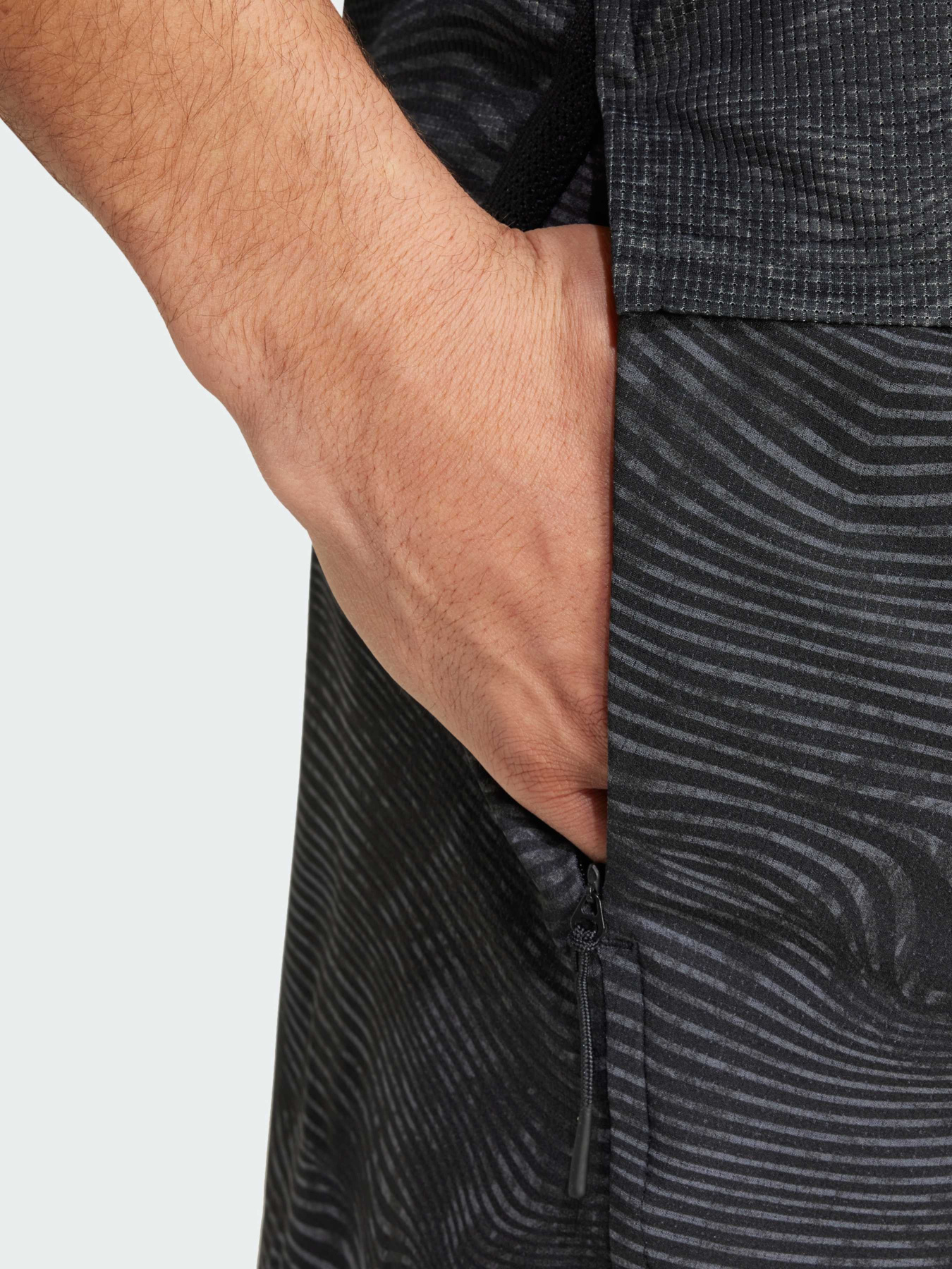 Шорти спортивні Adidas модель IV6117 Фото