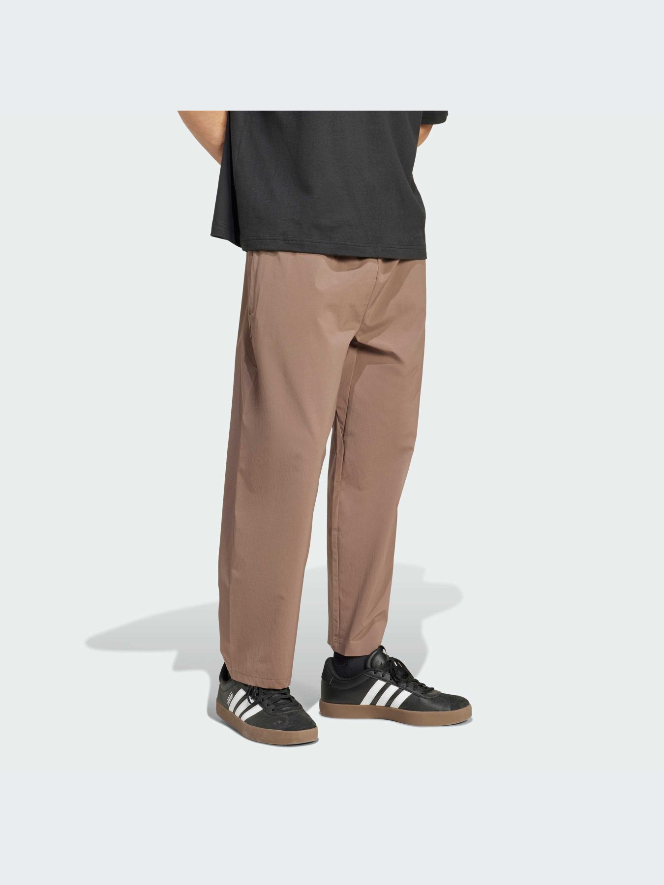Повседневные штаны Adidas модель IY1513 Повседневные штаны Adidas модель IY1513 Фото