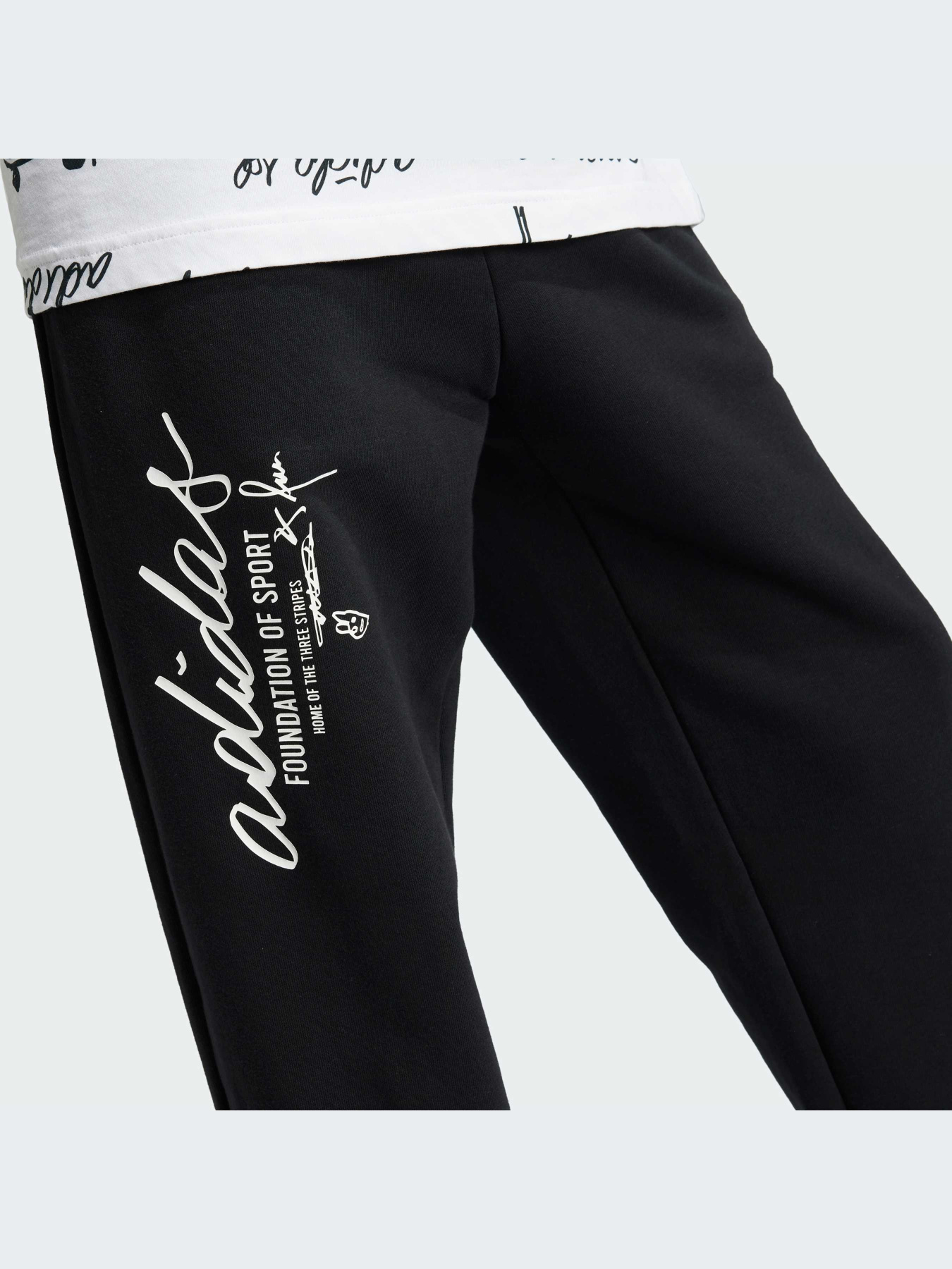 Джоггеры Adidas модель IV9425 Джоггеры Adidas модель IV9425 Фото