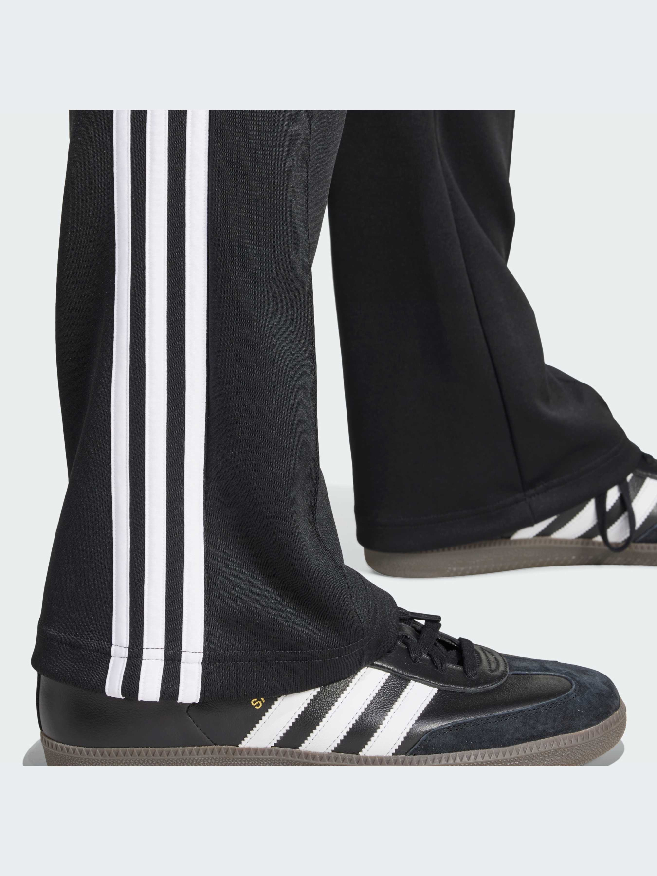 Брюки повседневные Adidas Adicolor модель IZ4807 Фото