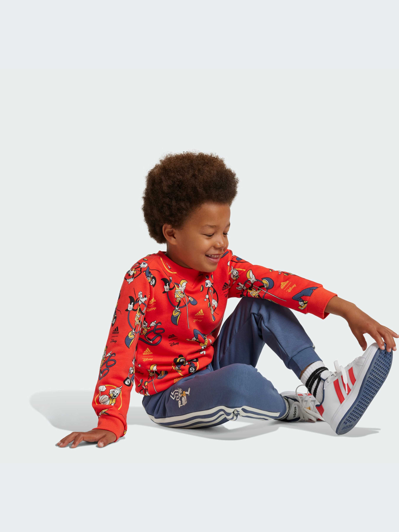 Повседневный костюм Adidas x Disney модель IV9625 Фото