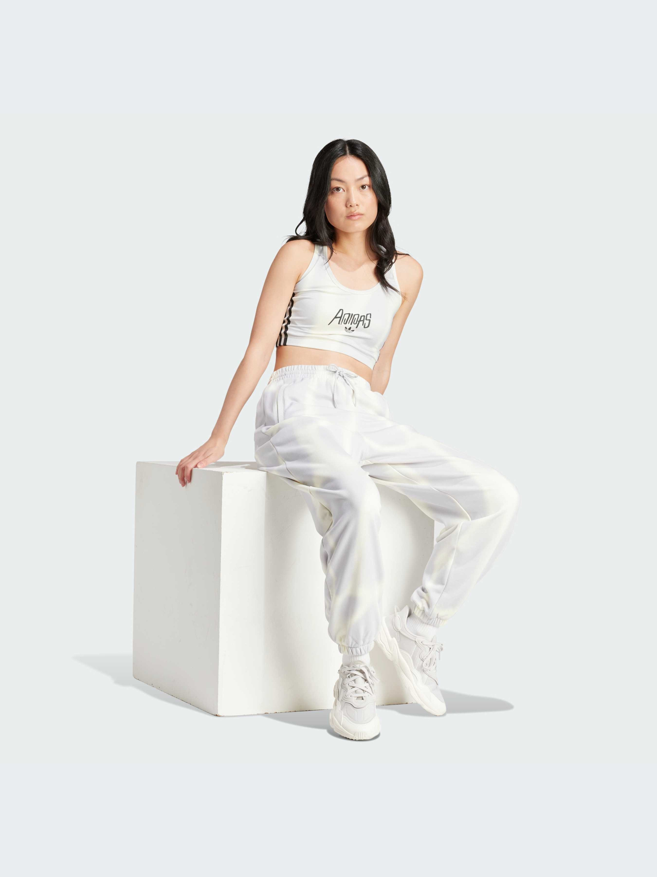 Брюки Adidas Graphics модель IU2483-KZ Фото