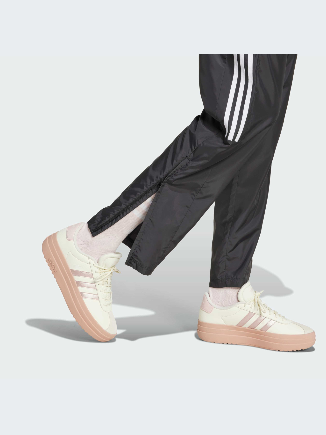 Брюки Adidas модель IX3515-KZ Фото
