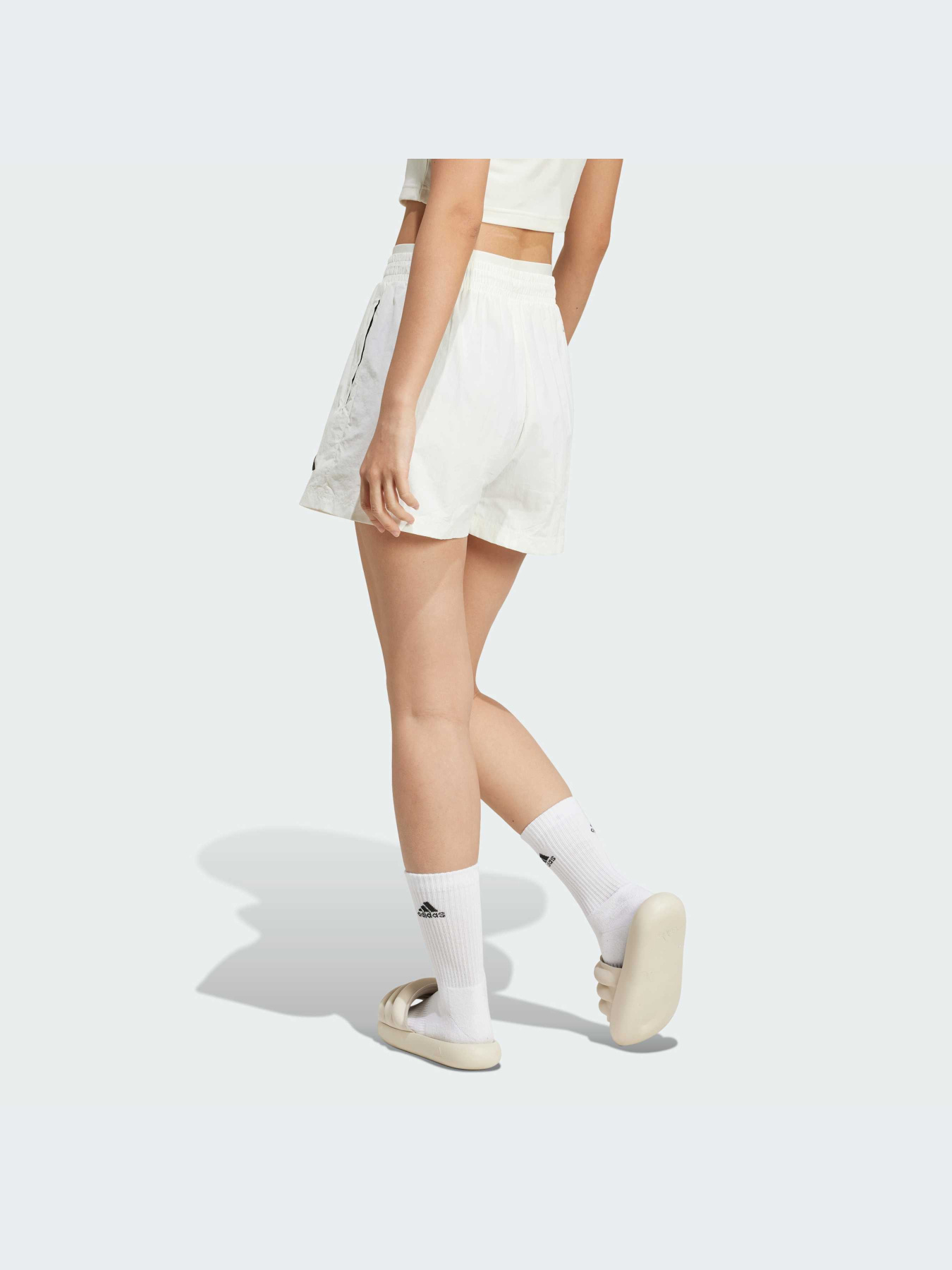 Повседневные шорты Adidas модель IW5208 Фото