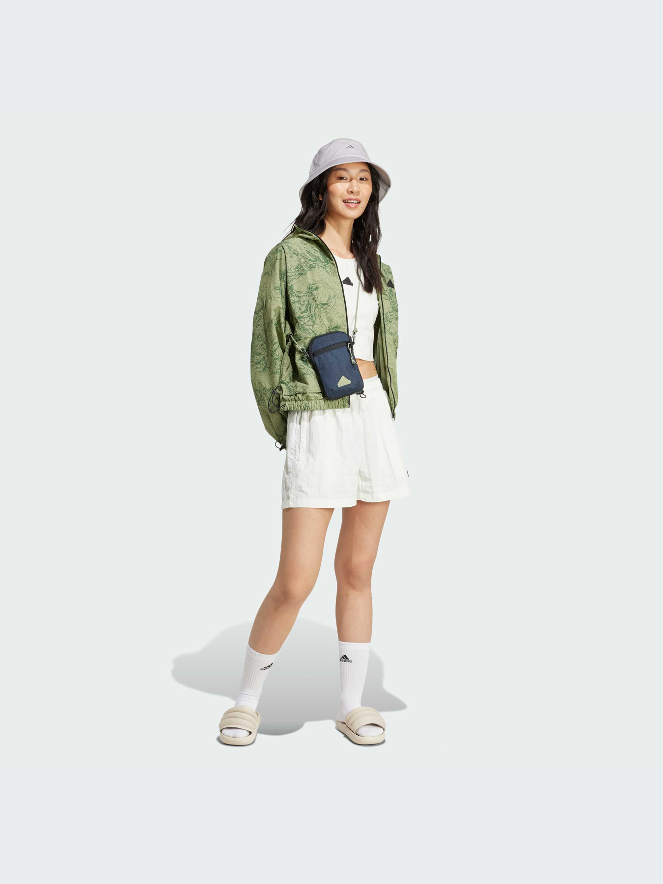 Повседневные шорты Adidas модель IW5208 Фото