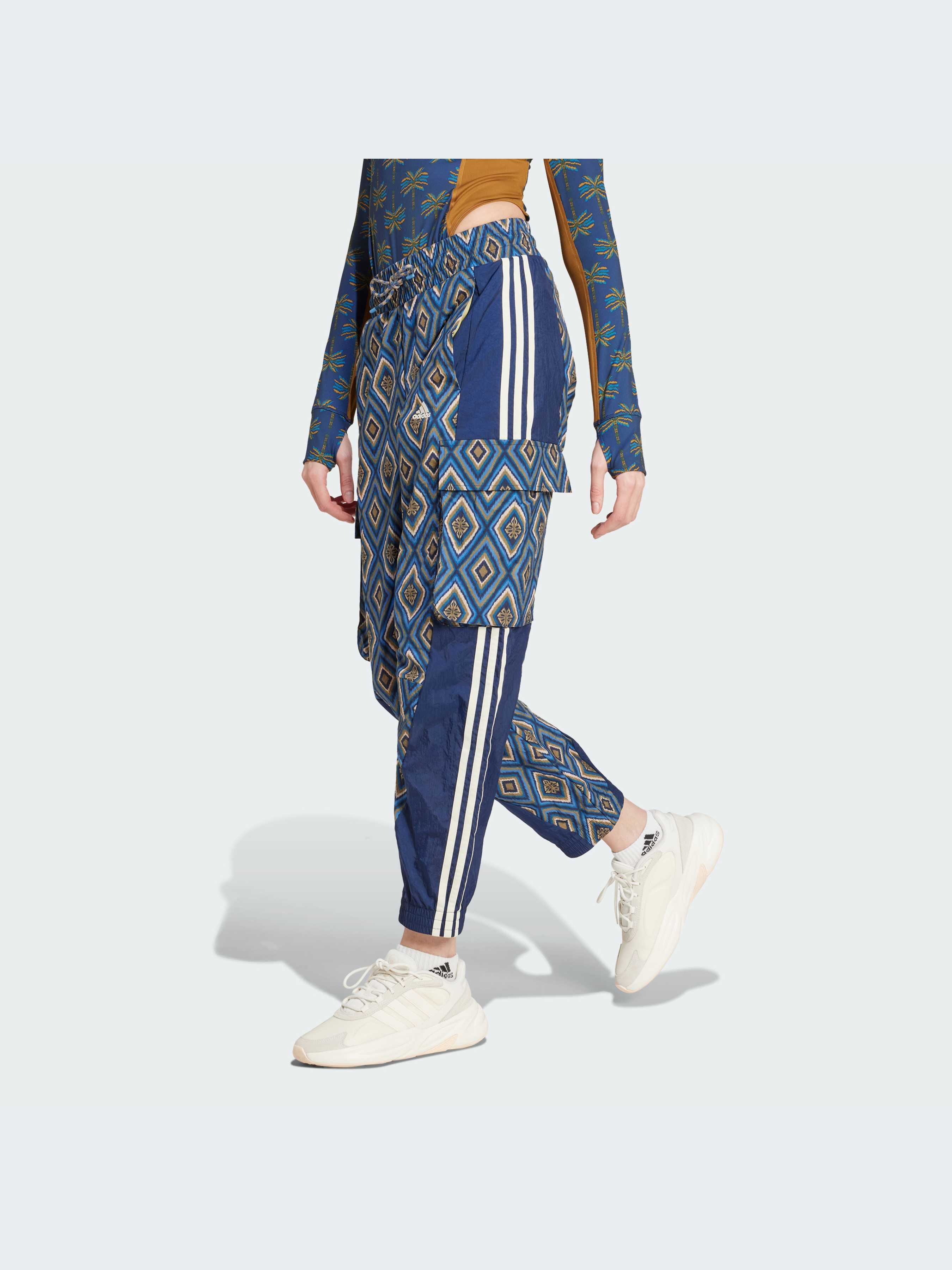 Жіноче Карго adidas  (IV9760) колір синій, матеріал нейлон adidas - купити в Україні