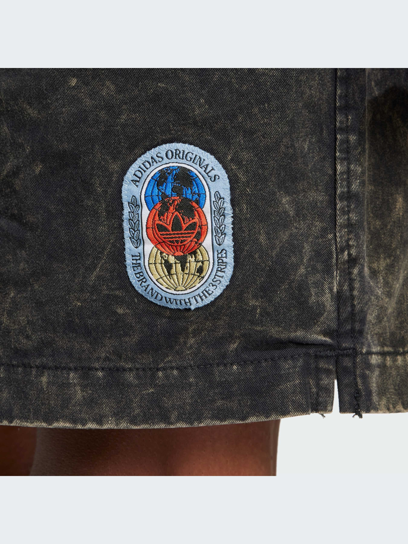 Повсякденні шорти Adidas Graphics модель IZ2548 Повсякденні шорти Adidas Graphics модель IZ2548 Фото