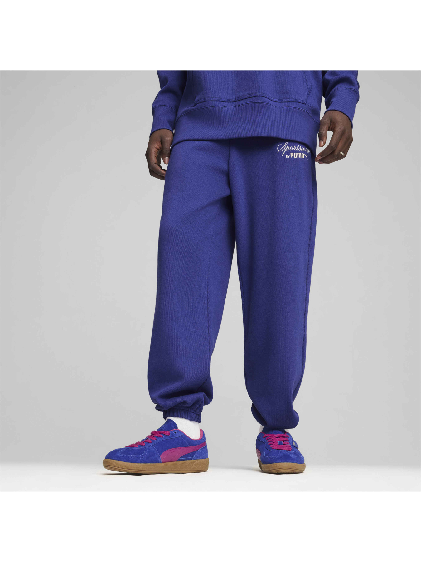 Джоггеры PUMA Classics+ Relaxed Sweatpants модель 626723 Фото
