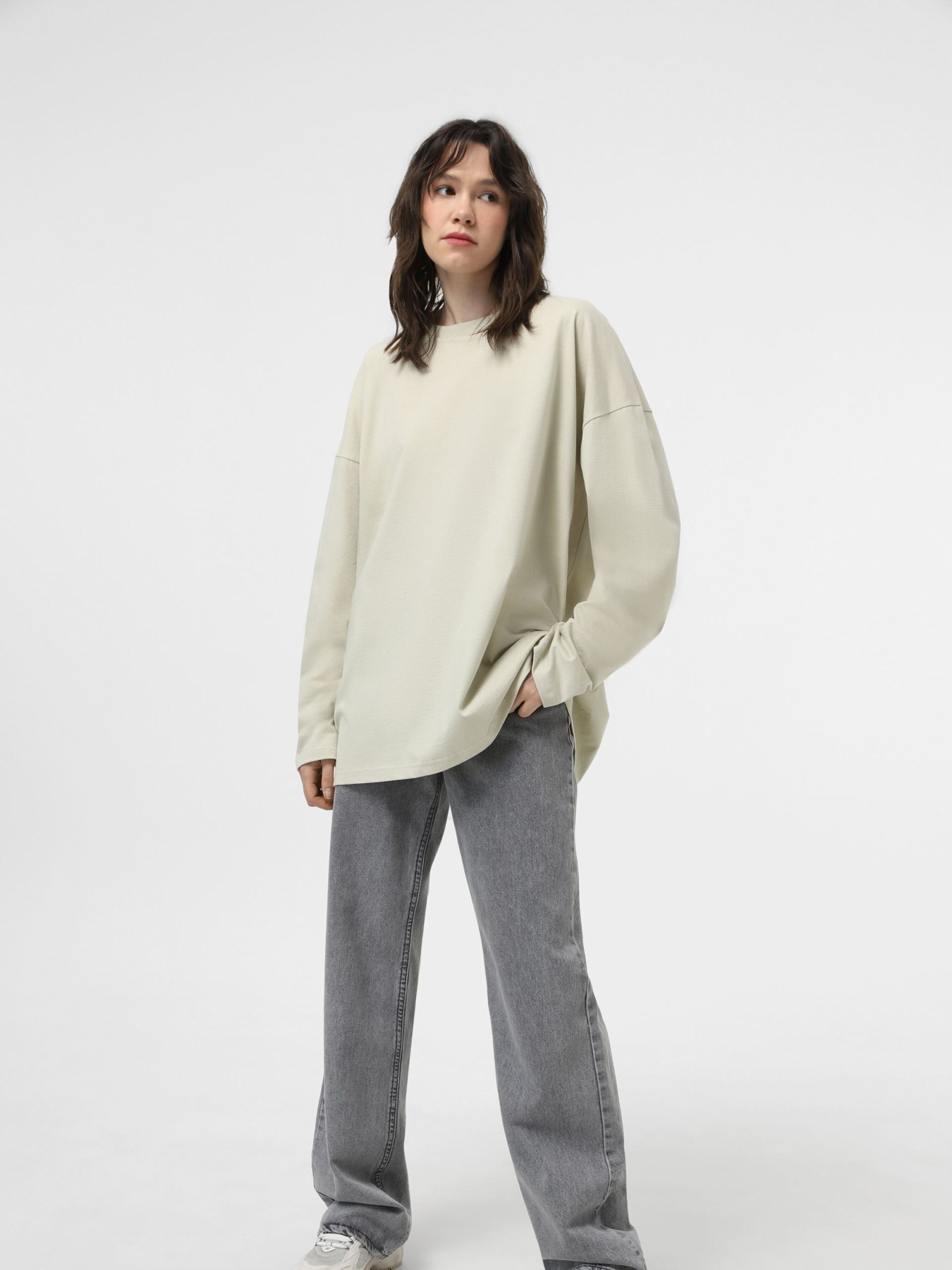 Лонгслив Ейсік Оверсайз модель LonhslivBezhevi Фото