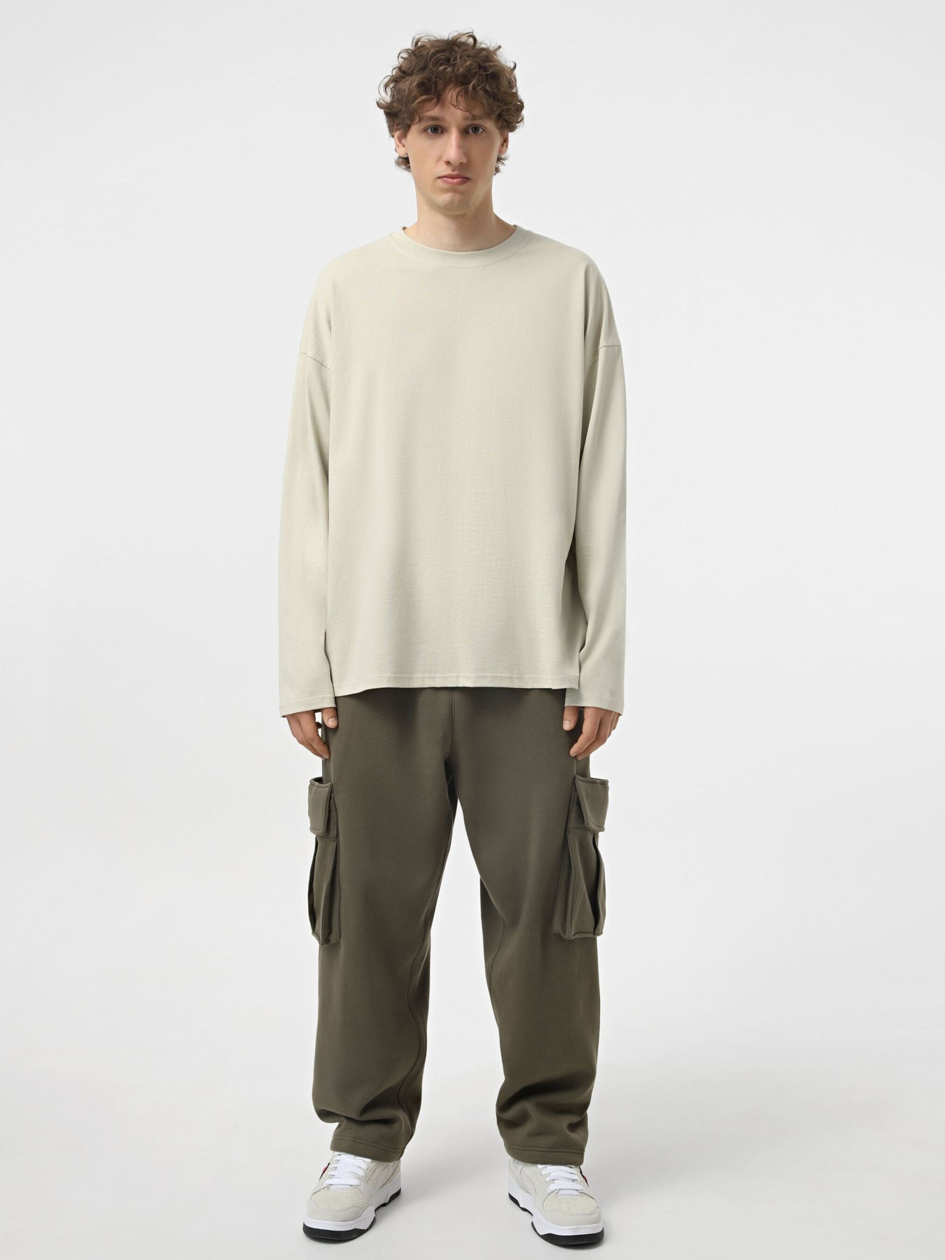 Лонгслів Ейсік Оверсайз модель LonhslivBezhevi Фото