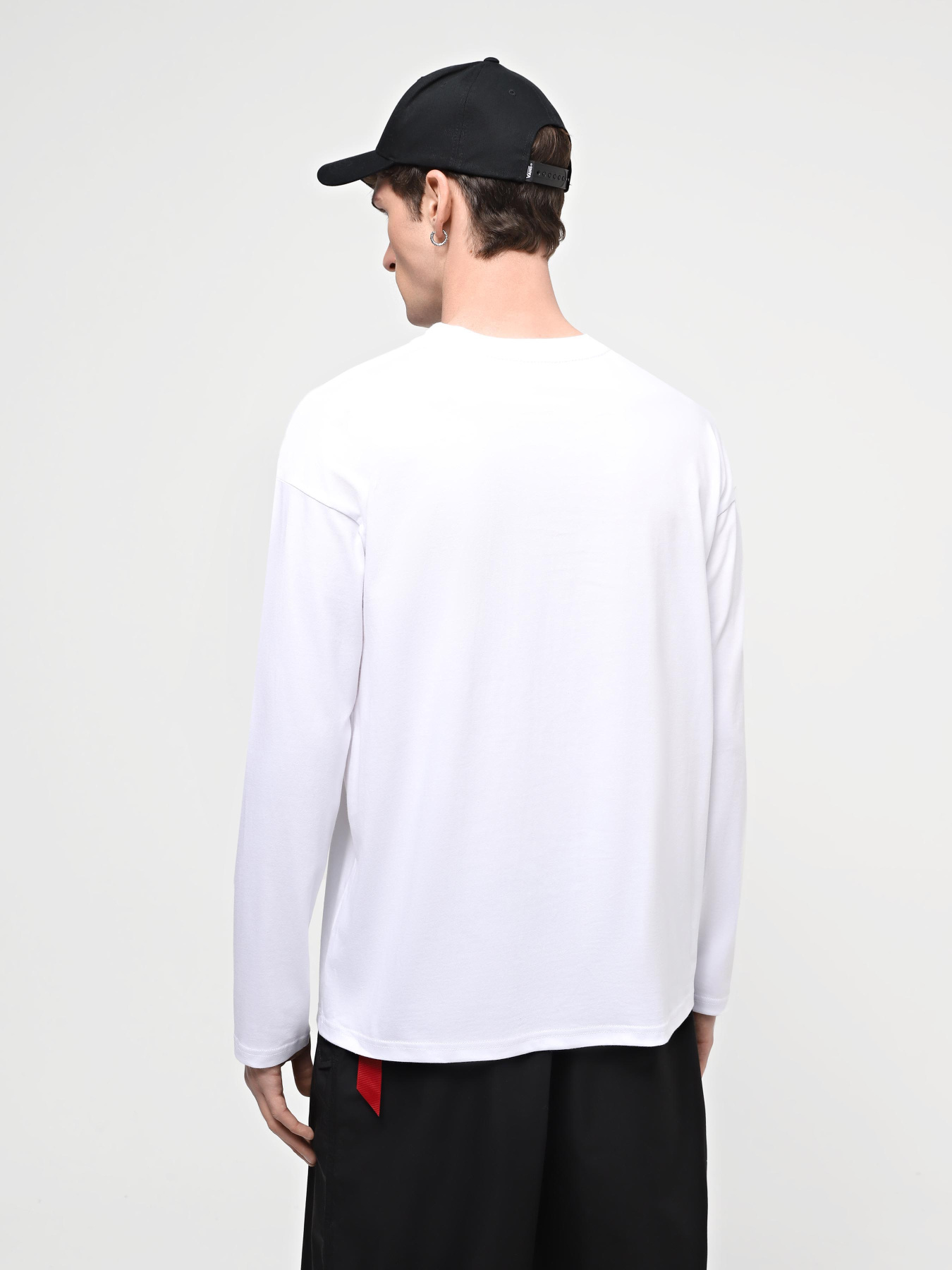 Лонгслів Ейсік Оверсайз модель LonhslivBilyi Фото