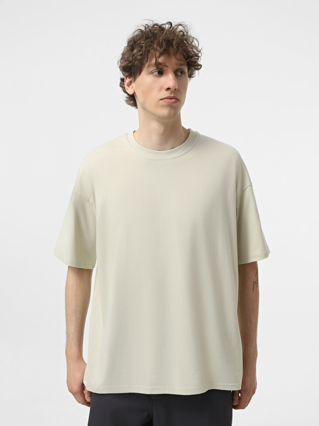 Футболка Ейсік Оверсайз модель Bezheva Фото