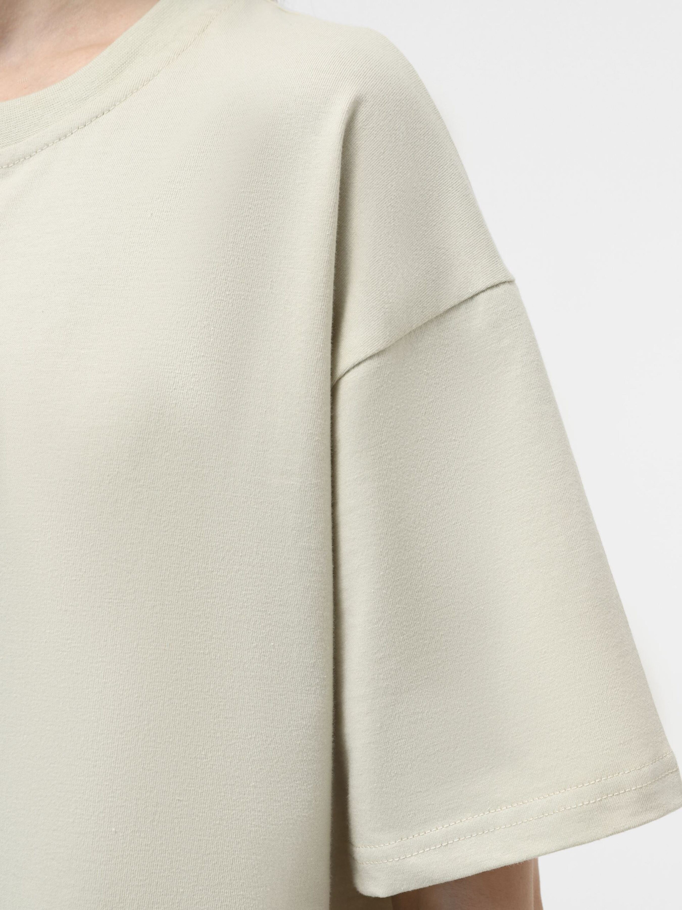 Футболка Ейсік Оверсайз модель Bezheva Фото