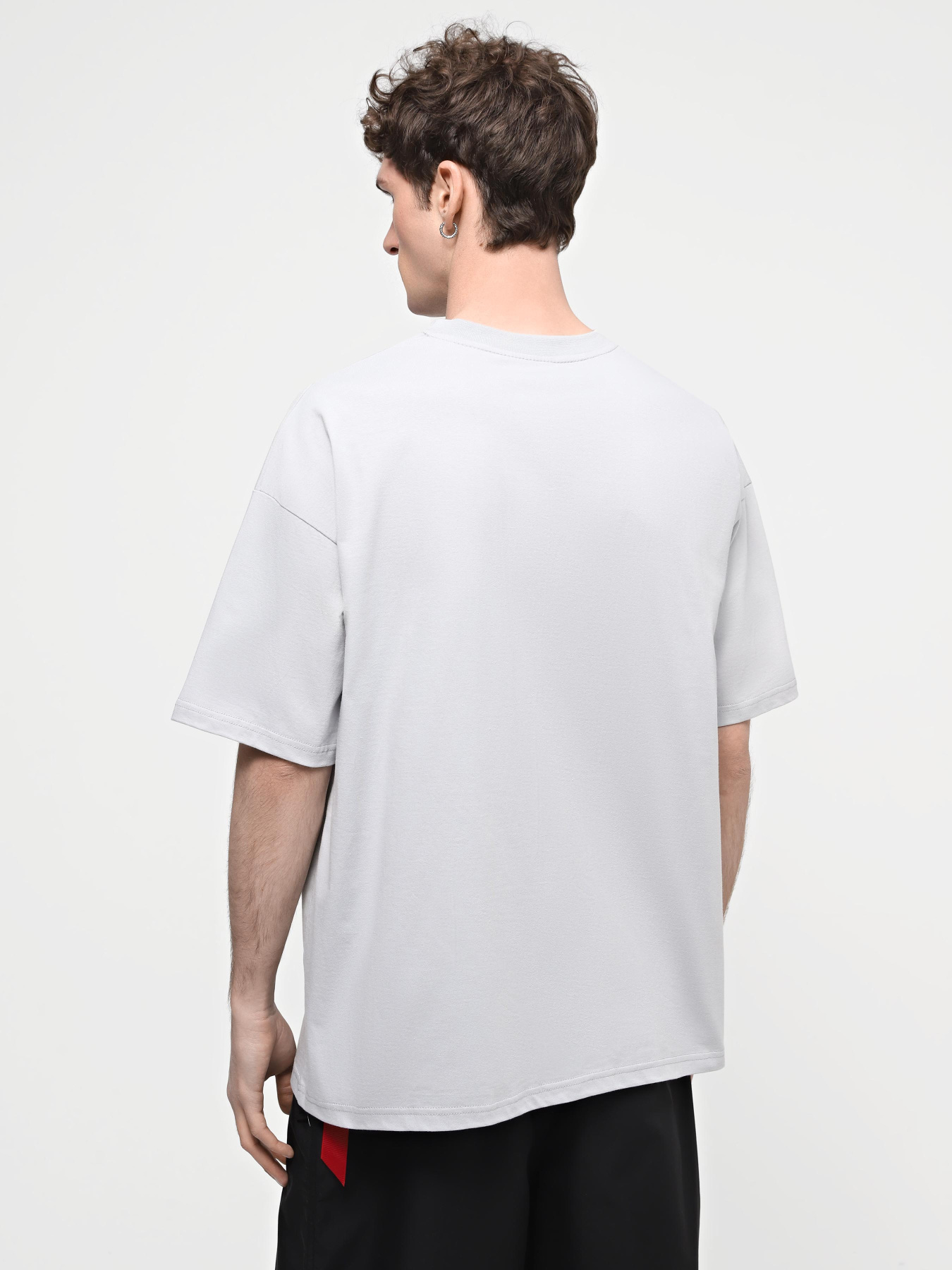 Футболка Ейсік Оверсайз модель SvitloSira Фото