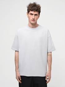 Футболка Ейсік Оверсайз модель SvitloSira Фото