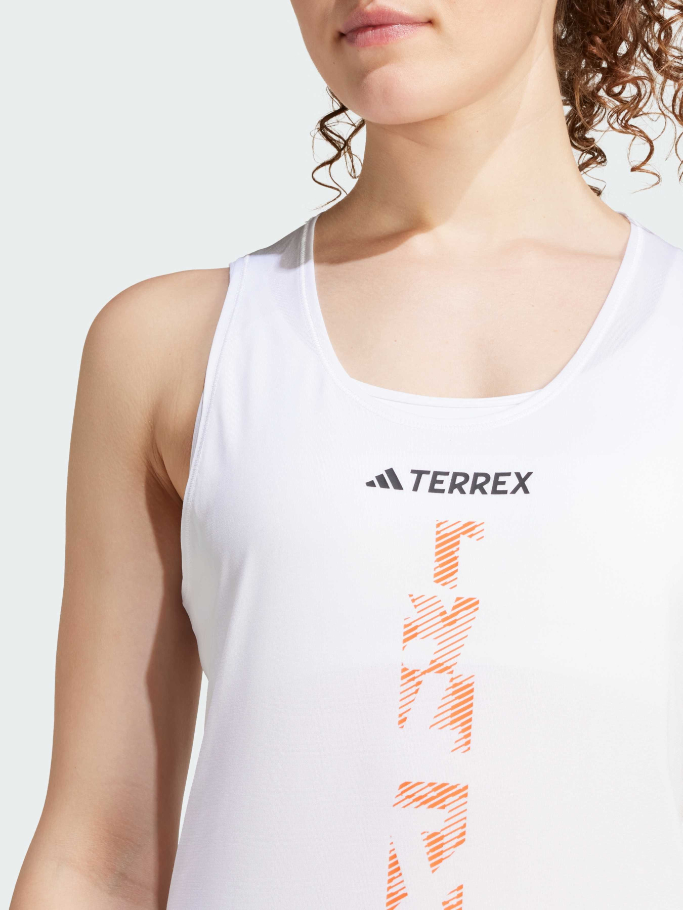 Спортивная майка Adidas модель IW6685 Фото