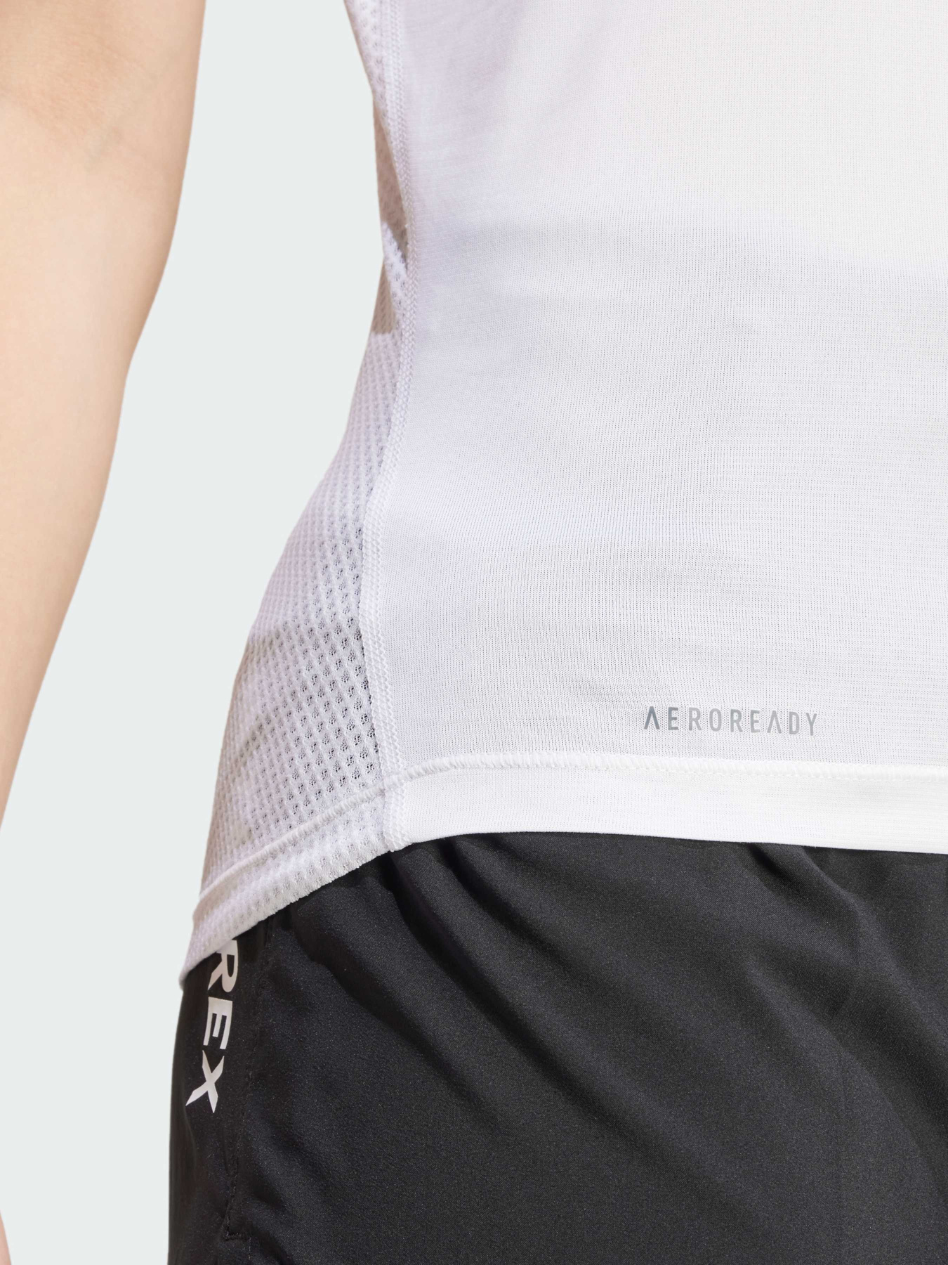 Спортивная майка Adidas модель IW6685 Фото