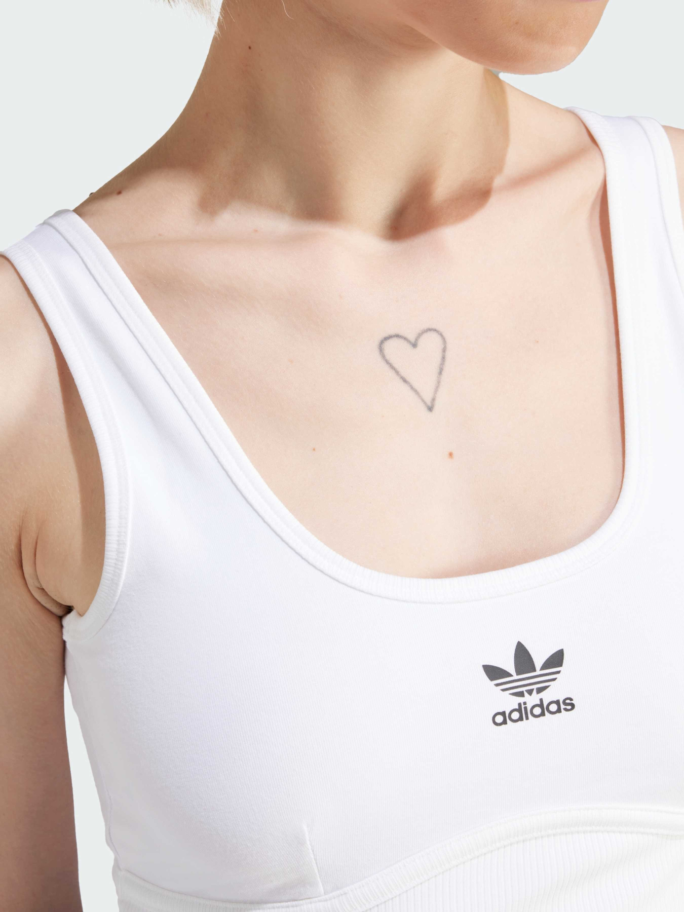 Топ спортивный Adidas Adicolor модель IN4116 Фото