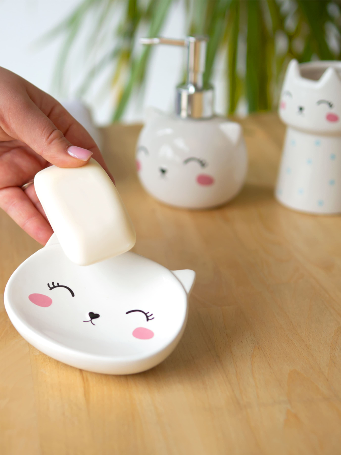 Набір аксесуарів для ванної кімнати білий Cute Cat MBM HOME модель MVM-MH-22 WHITE Набір аксесуарів для ванної кімнати білий Cute Cat MBM HOME модель MVM-MH-22 WHITE Фото