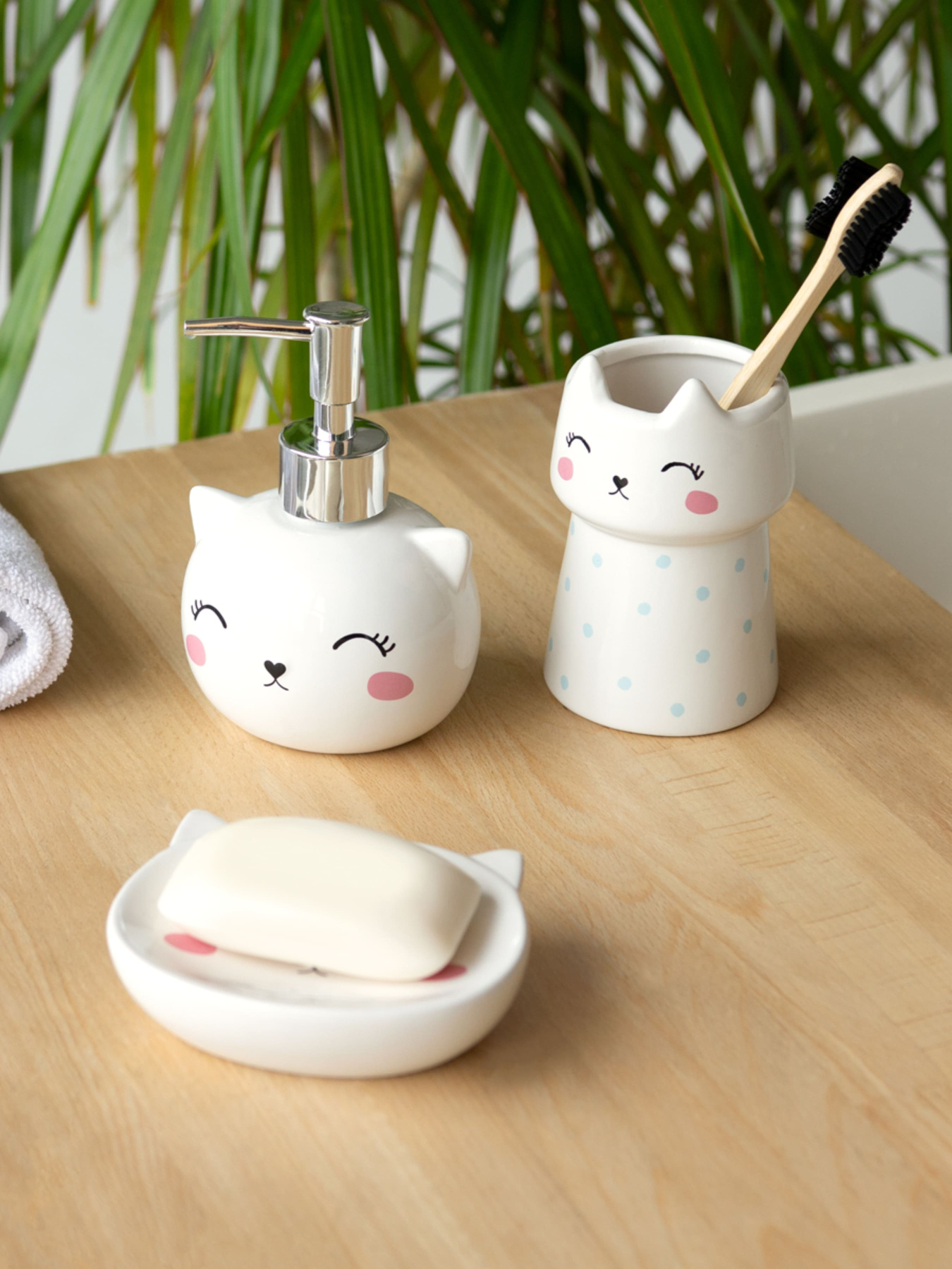 Набір аксесуарів для ванної кімнати білий Cute Cat MBM HOME модель MVM-MH-22 WHITE Набір аксесуарів для ванної кімнати білий Cute Cat MBM HOME модель MVM-MH-22 WHITE Фото