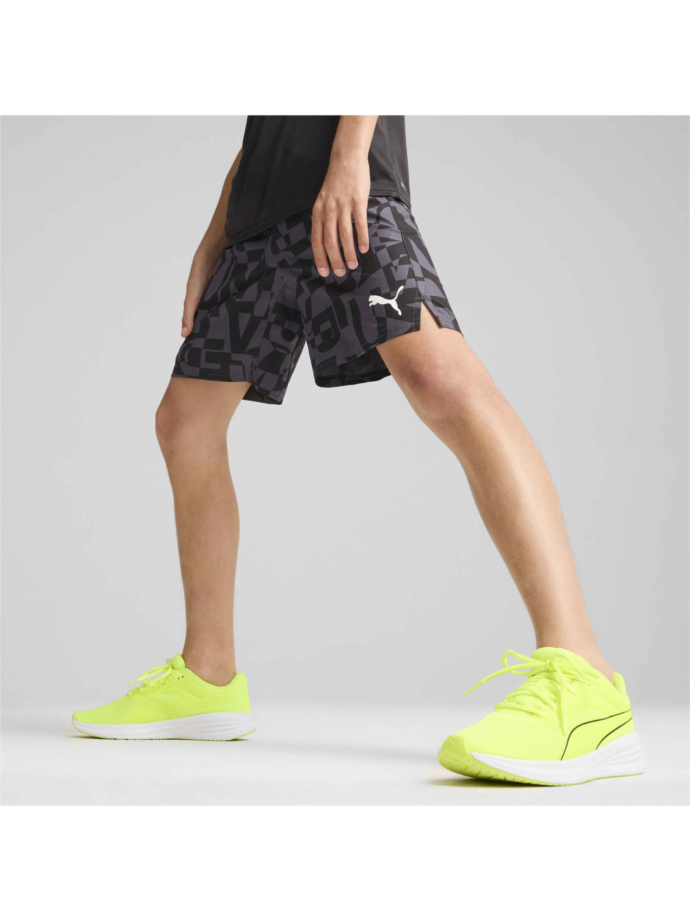 Повсякденні шорти PUMA Runtrain Aop Shorts модель 681912 Фото