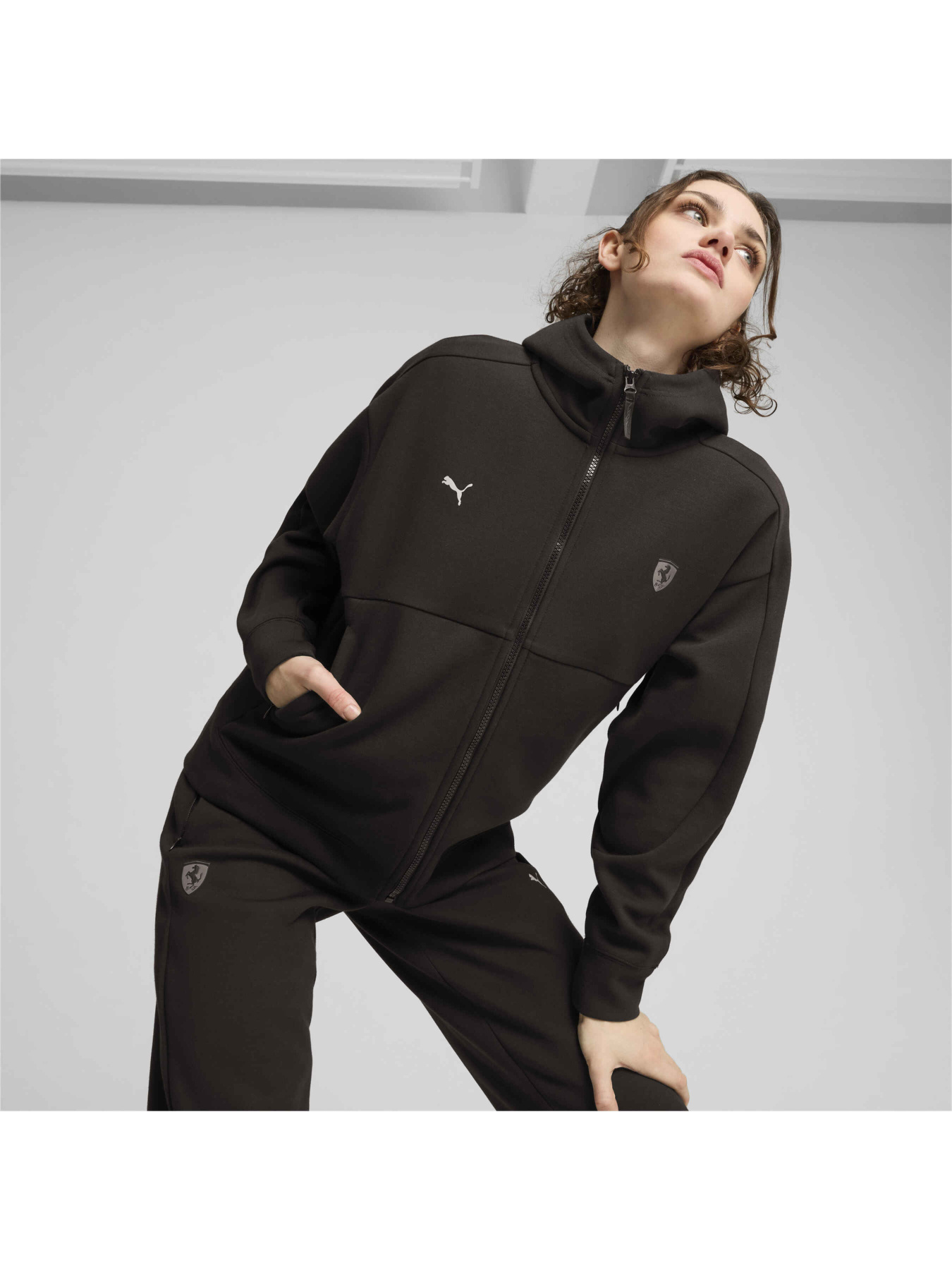 Кофта спортивна PUMA Ferrari Style Hdd Jkt Wmn модель 627099 Кофта спортивна PUMA Ferrari Style Hdd Jkt Wmn модель 627099 Фото
