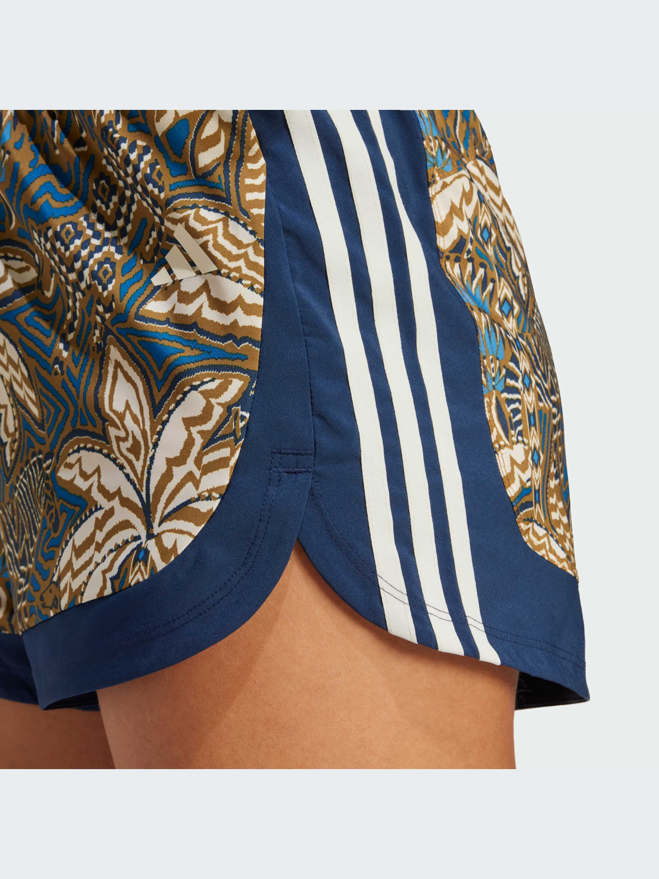 Шорты спортивные Adidas модель IV9752 Шорты спортивные Adidas модель IV9752 Фото