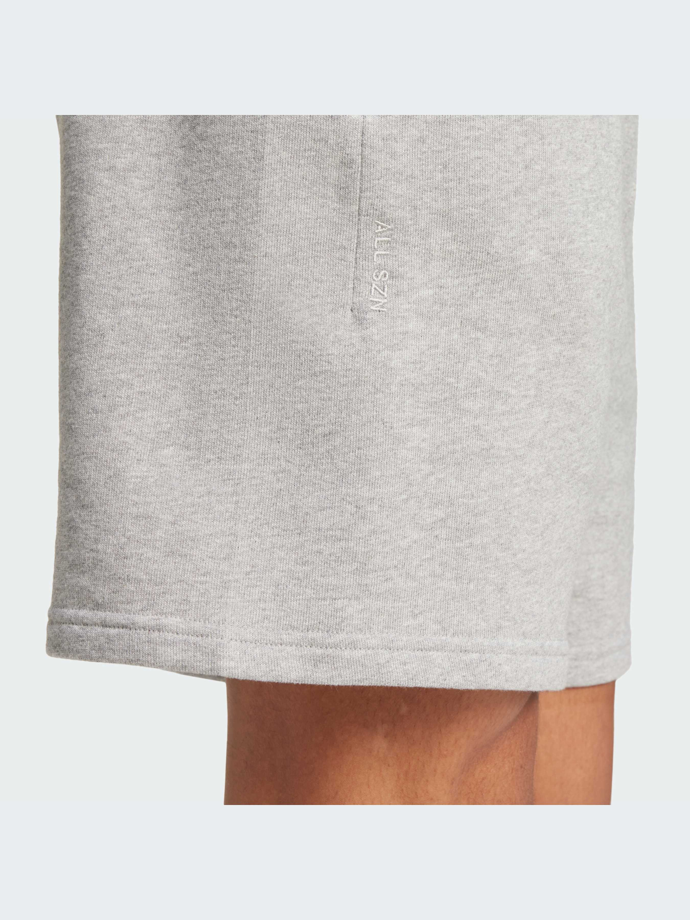 Повседневные шорты Adidas модель IY4152 Повседневные шорты Adidas модель IY4152 Фото