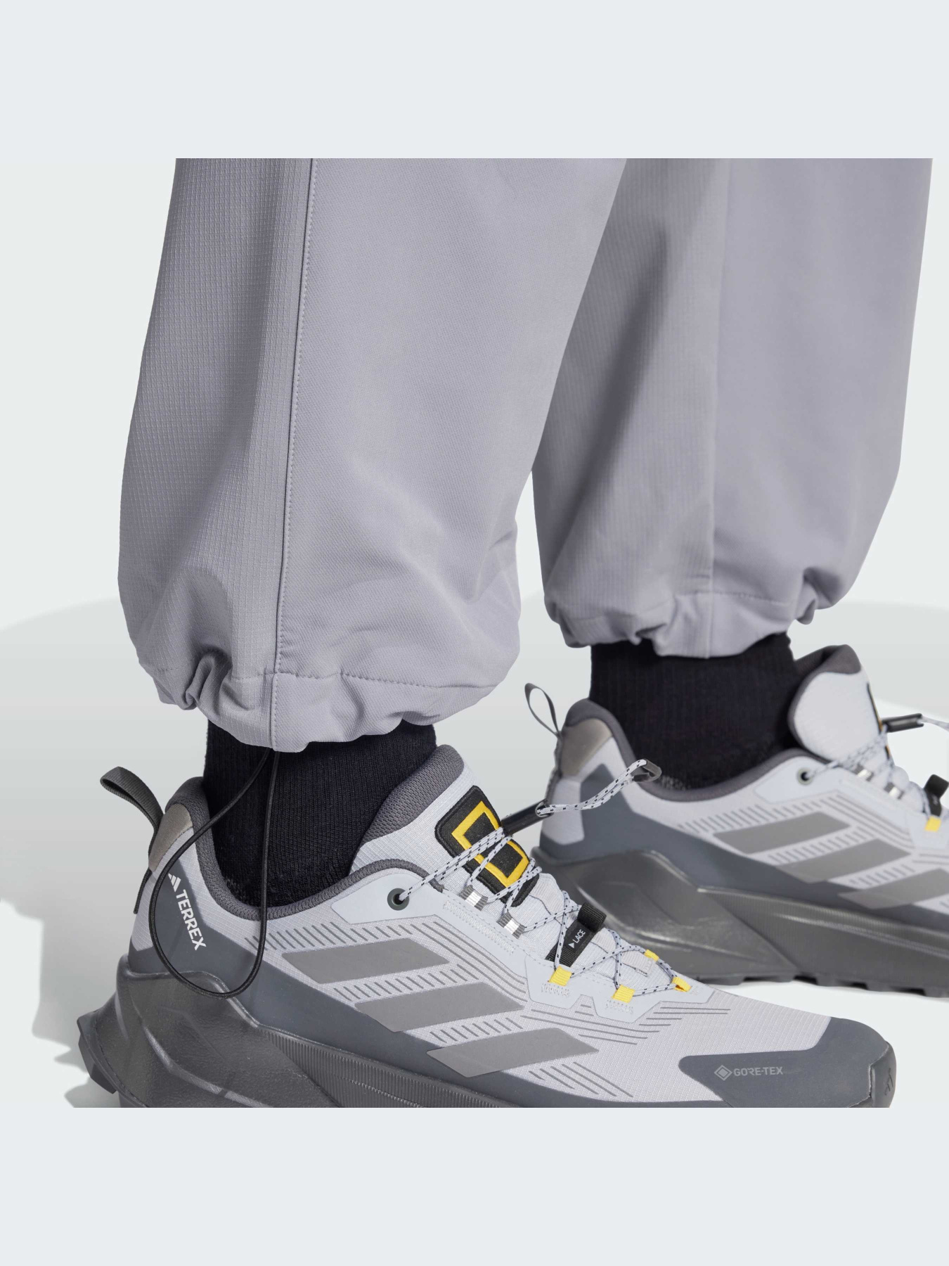 Штаны спортивные Adidas модель IX7922 Фото