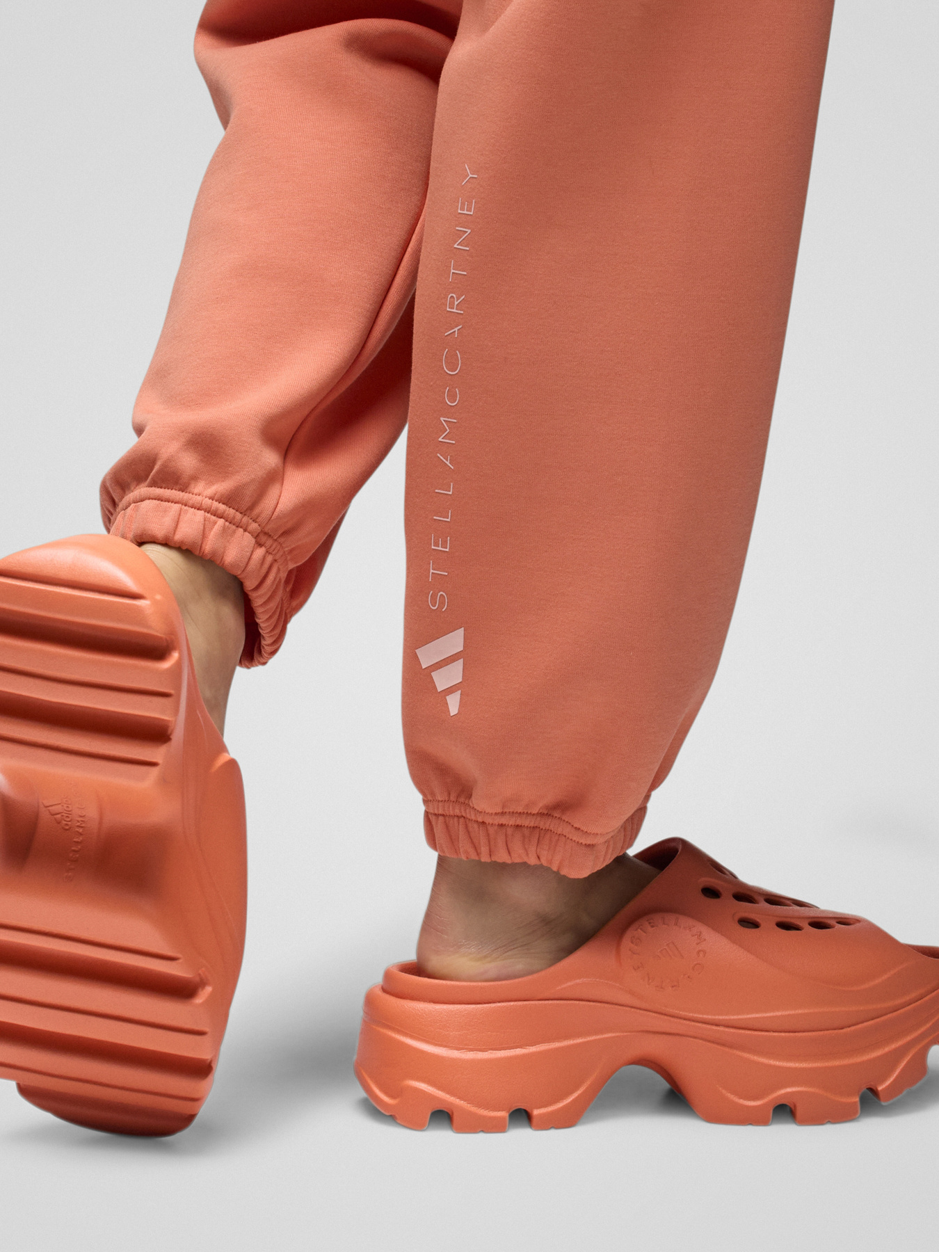 Сабо Adidas модель IE8764 Фото