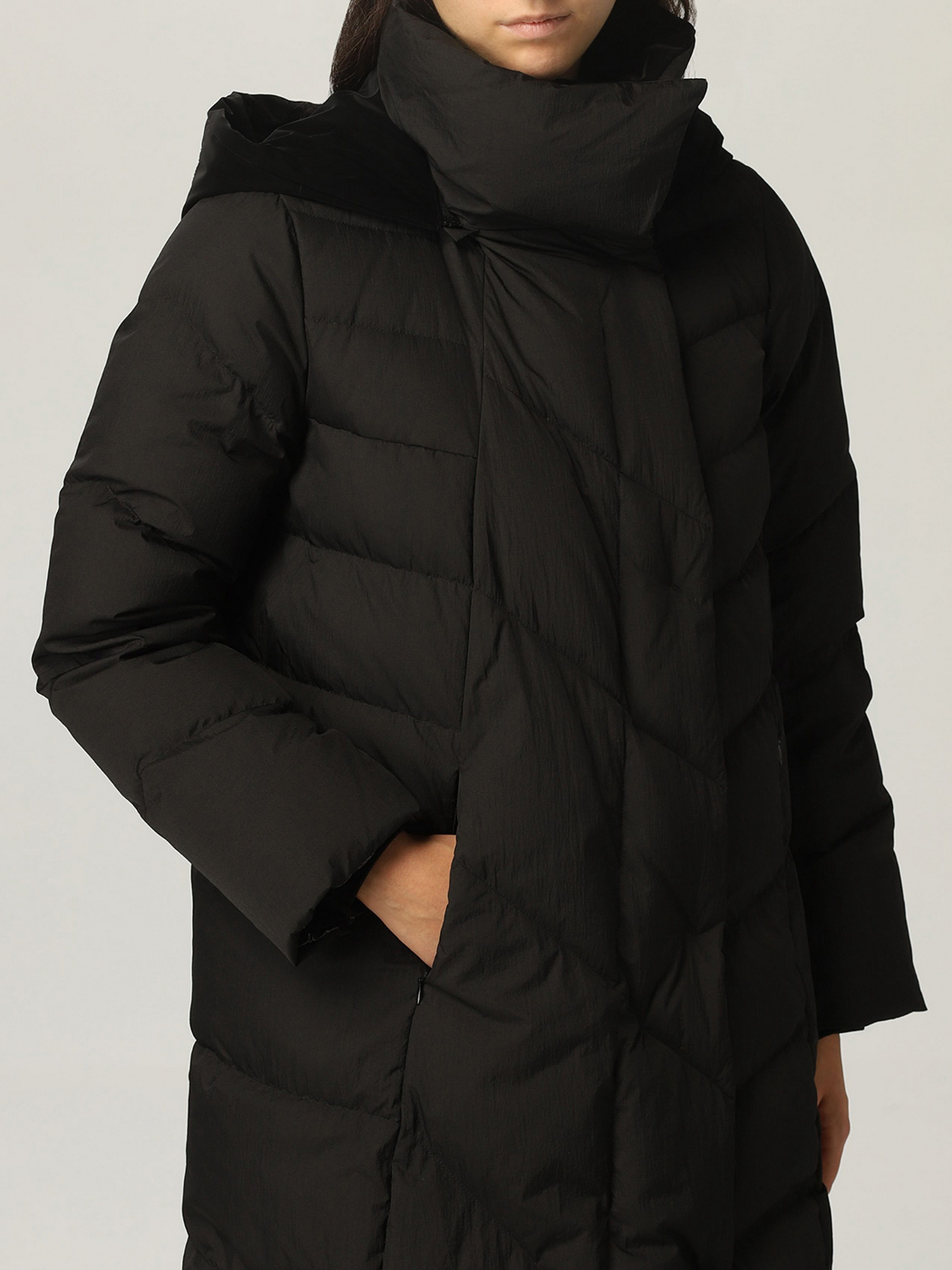Куртки и дубленки Emporio Armani модель 6K2L68-2NJGZ-0999 Фото