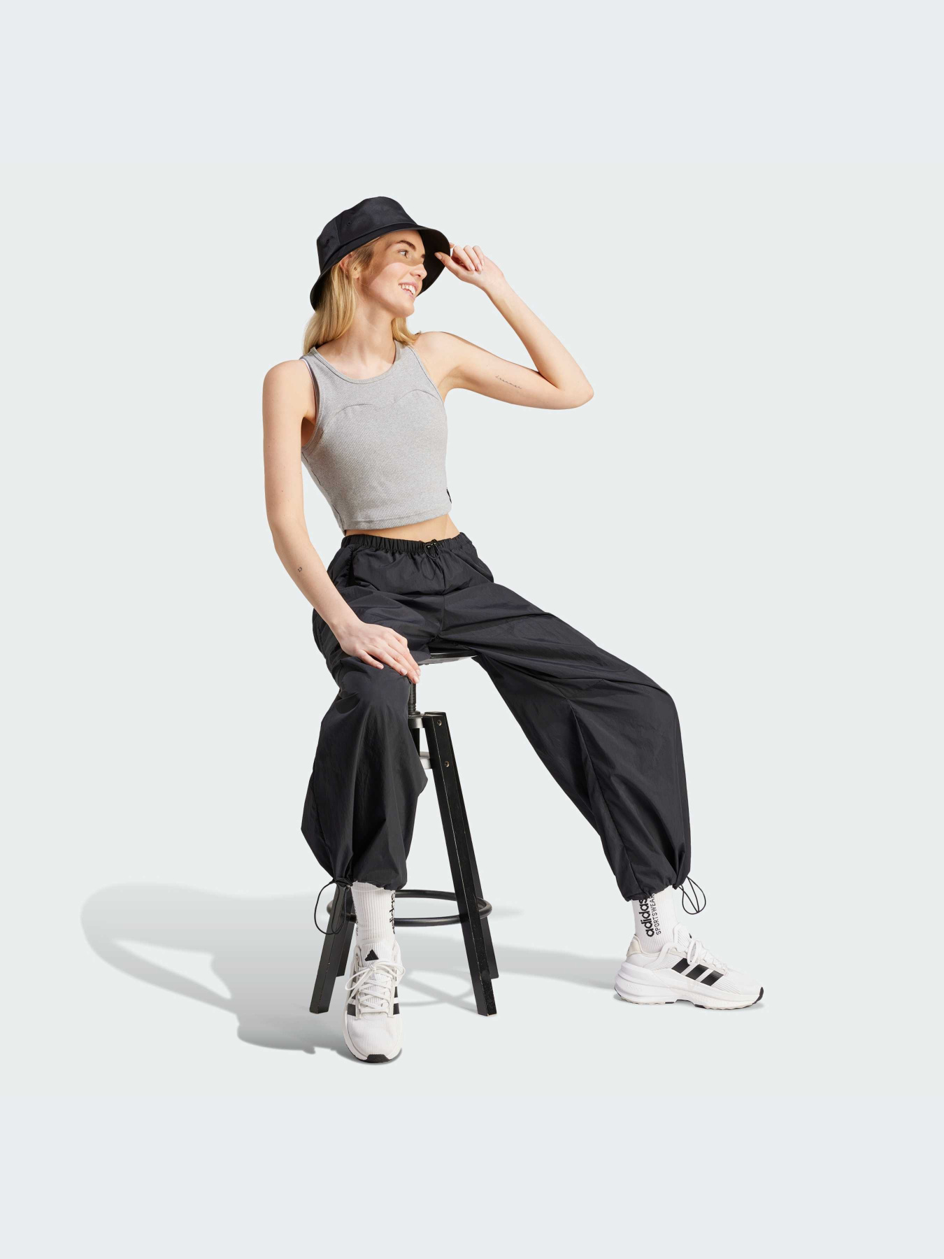 Повсякденні штани Adidas модель IQ4827 Фото